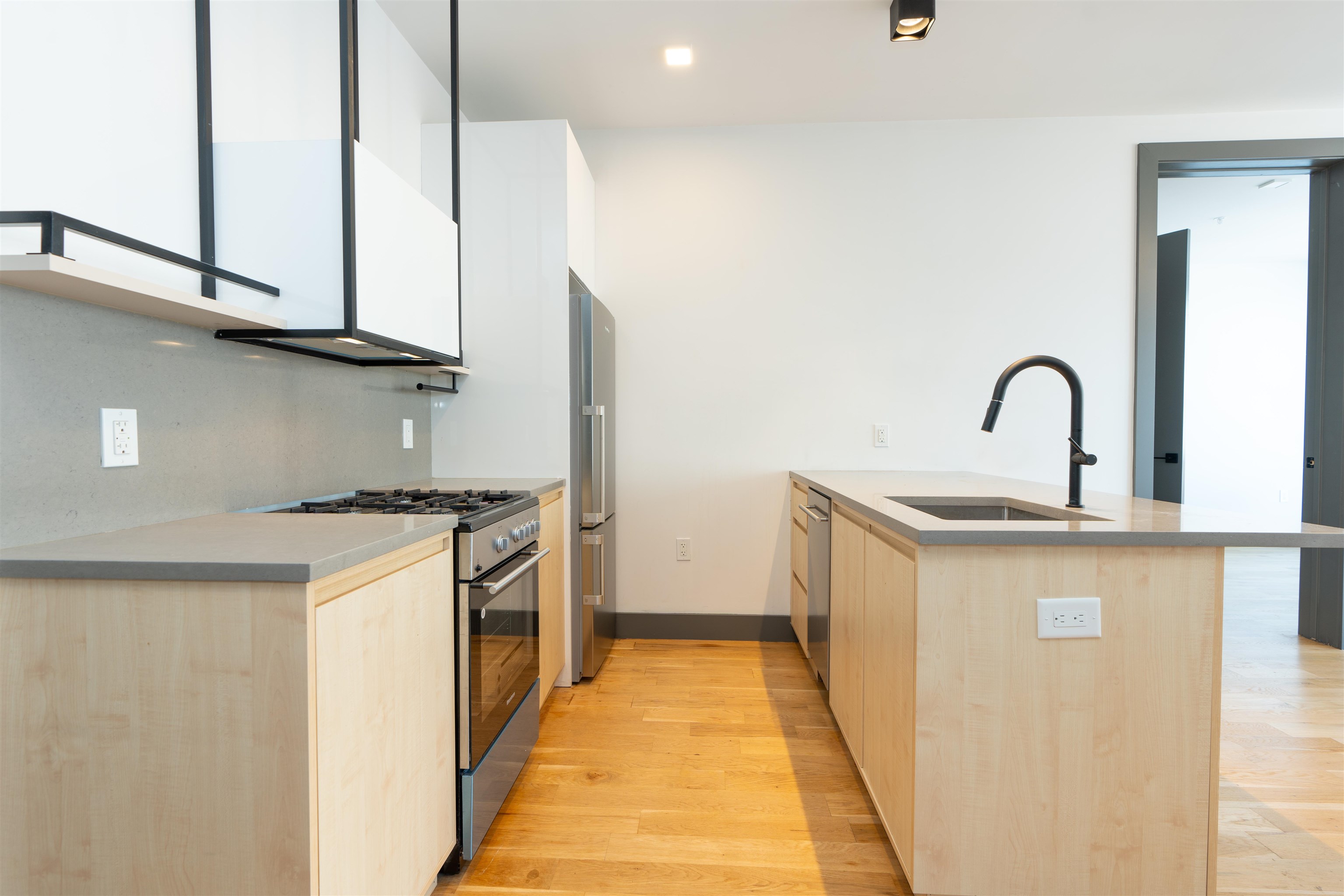 424 ARLINGTON AVE Unit: 302