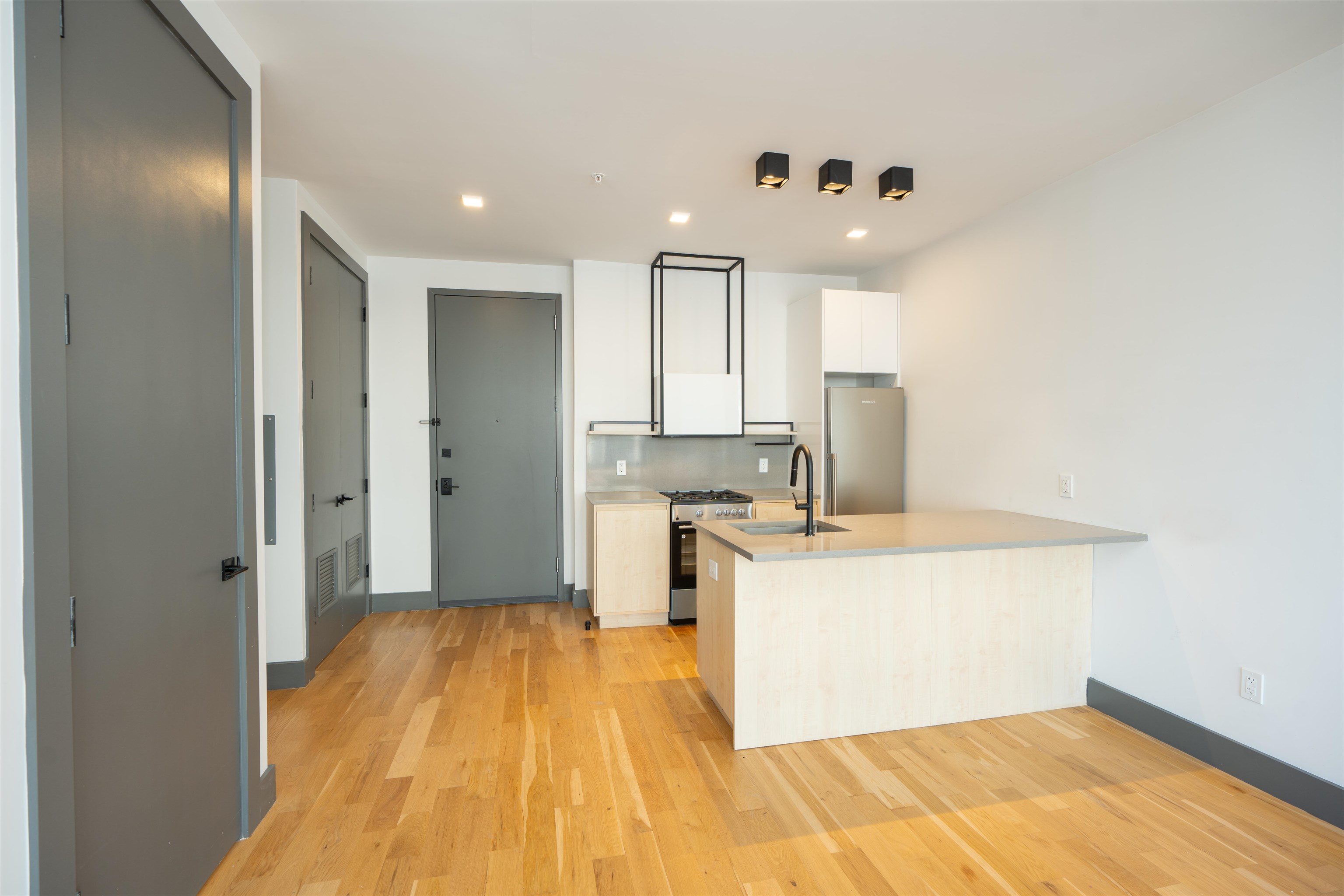 424 ARLINGTON AVE Unit: 302