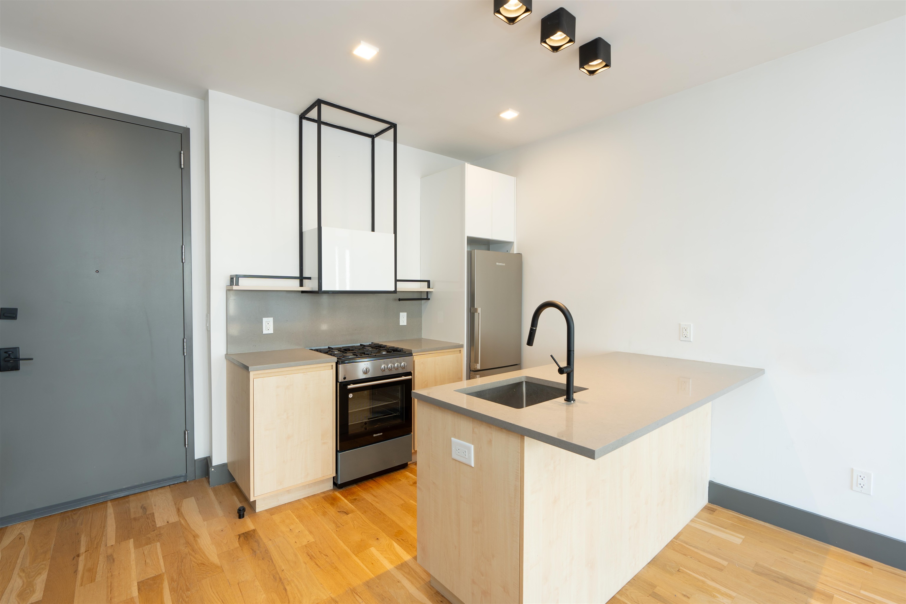 424 ARLINGTON AVE Unit: 302