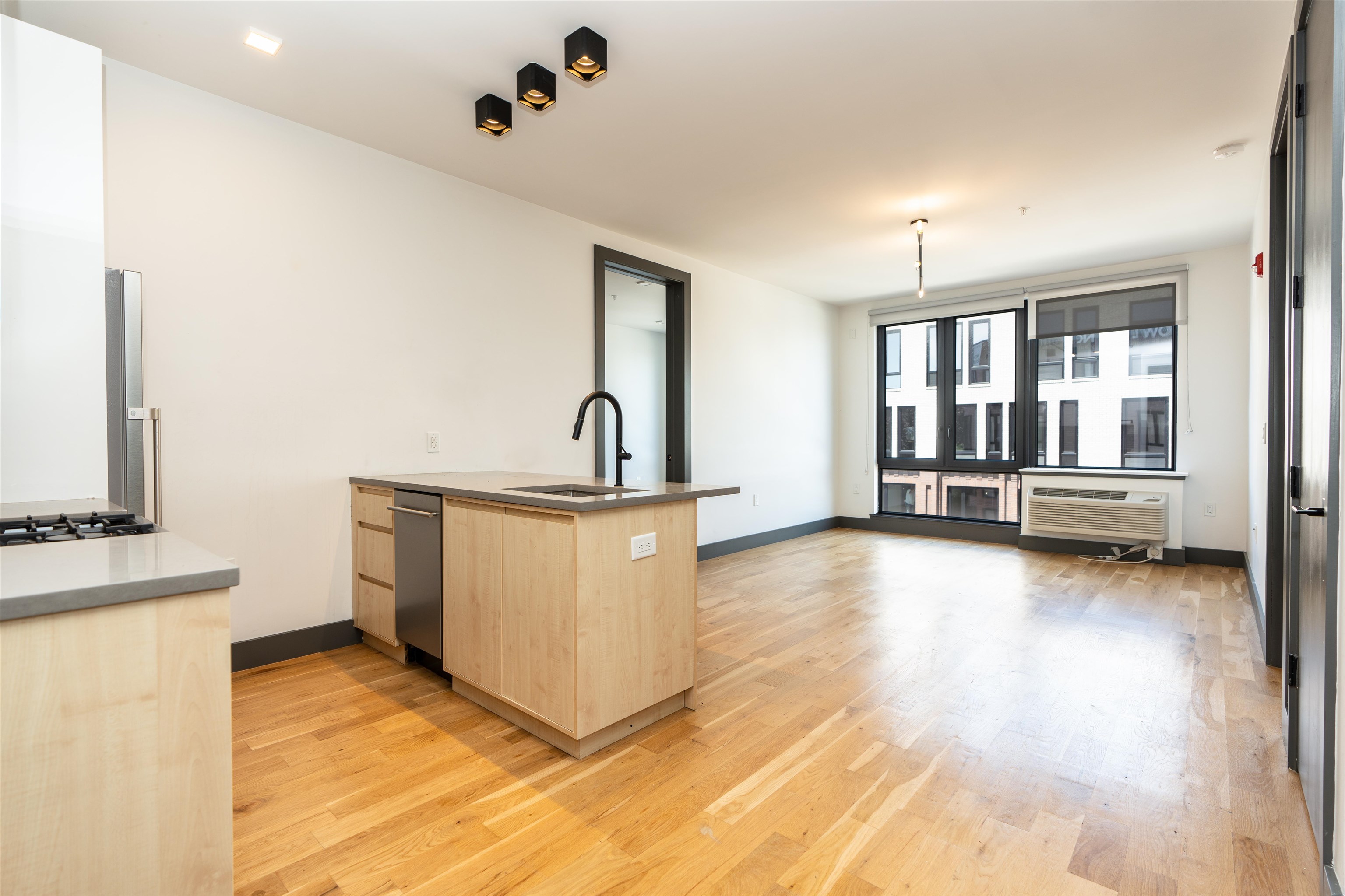 424 ARLINGTON AVE Unit: 302