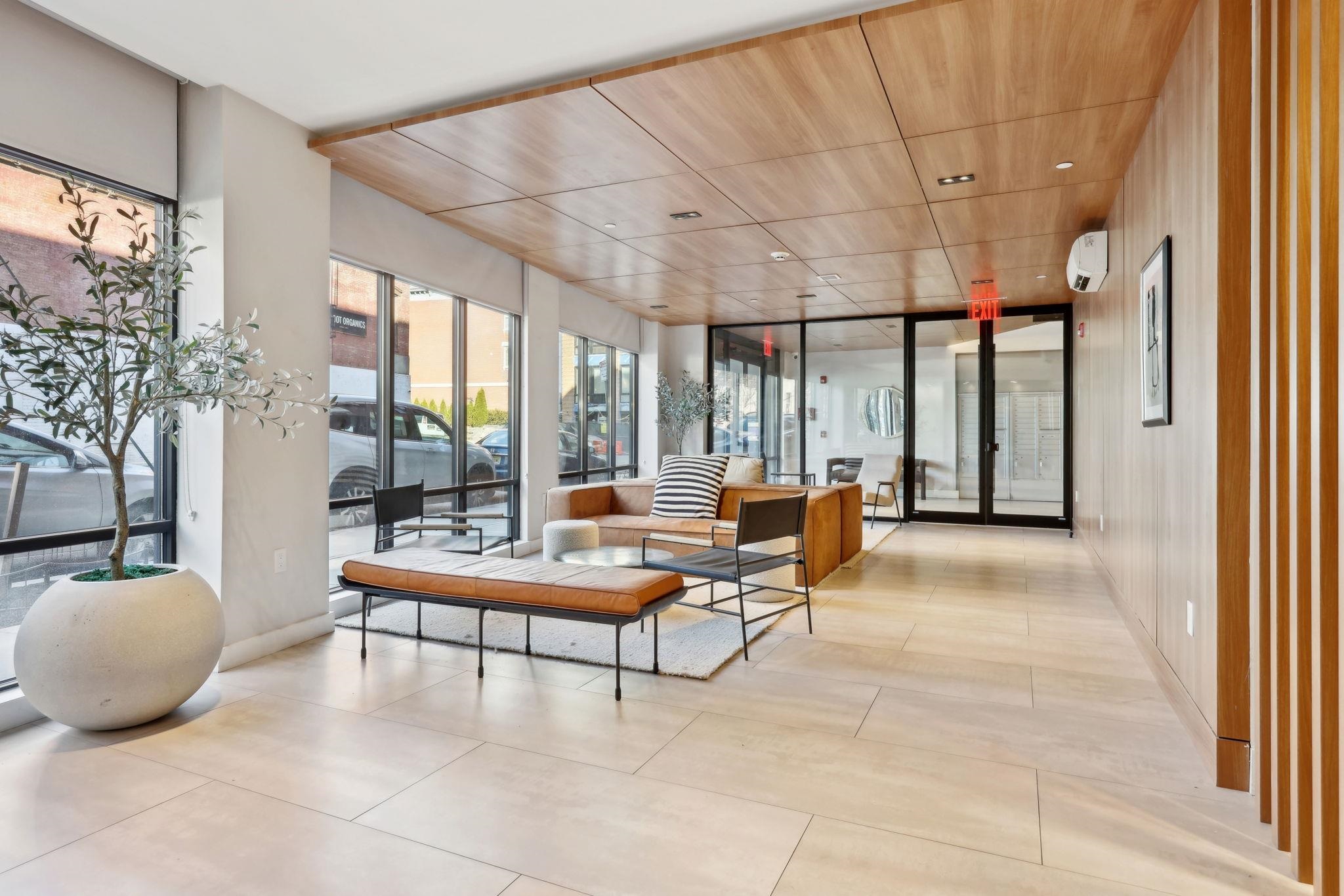 424 ARLINGTON AVE Unit: 302