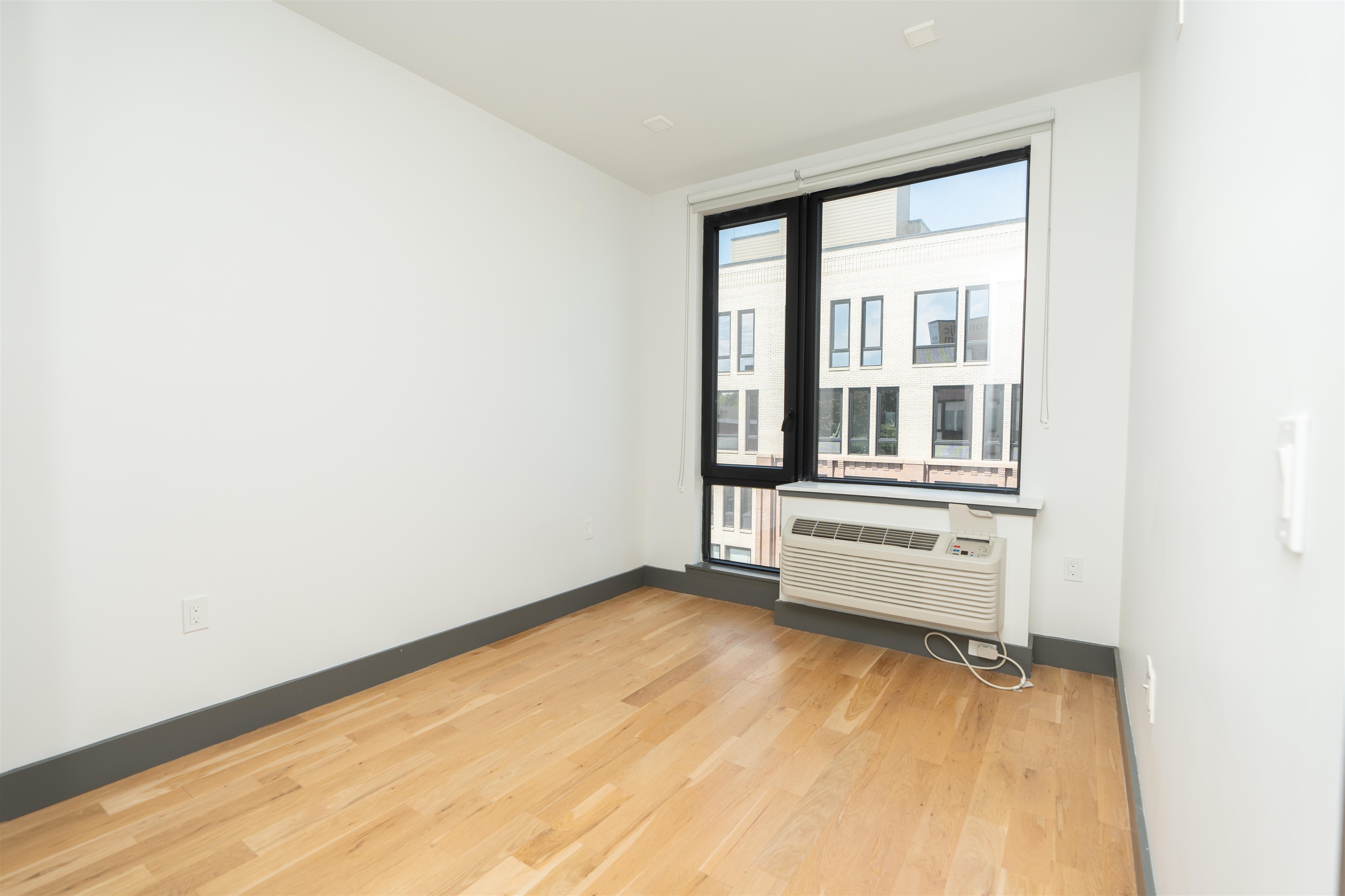 424 ARLINGTON AVE Unit: 302