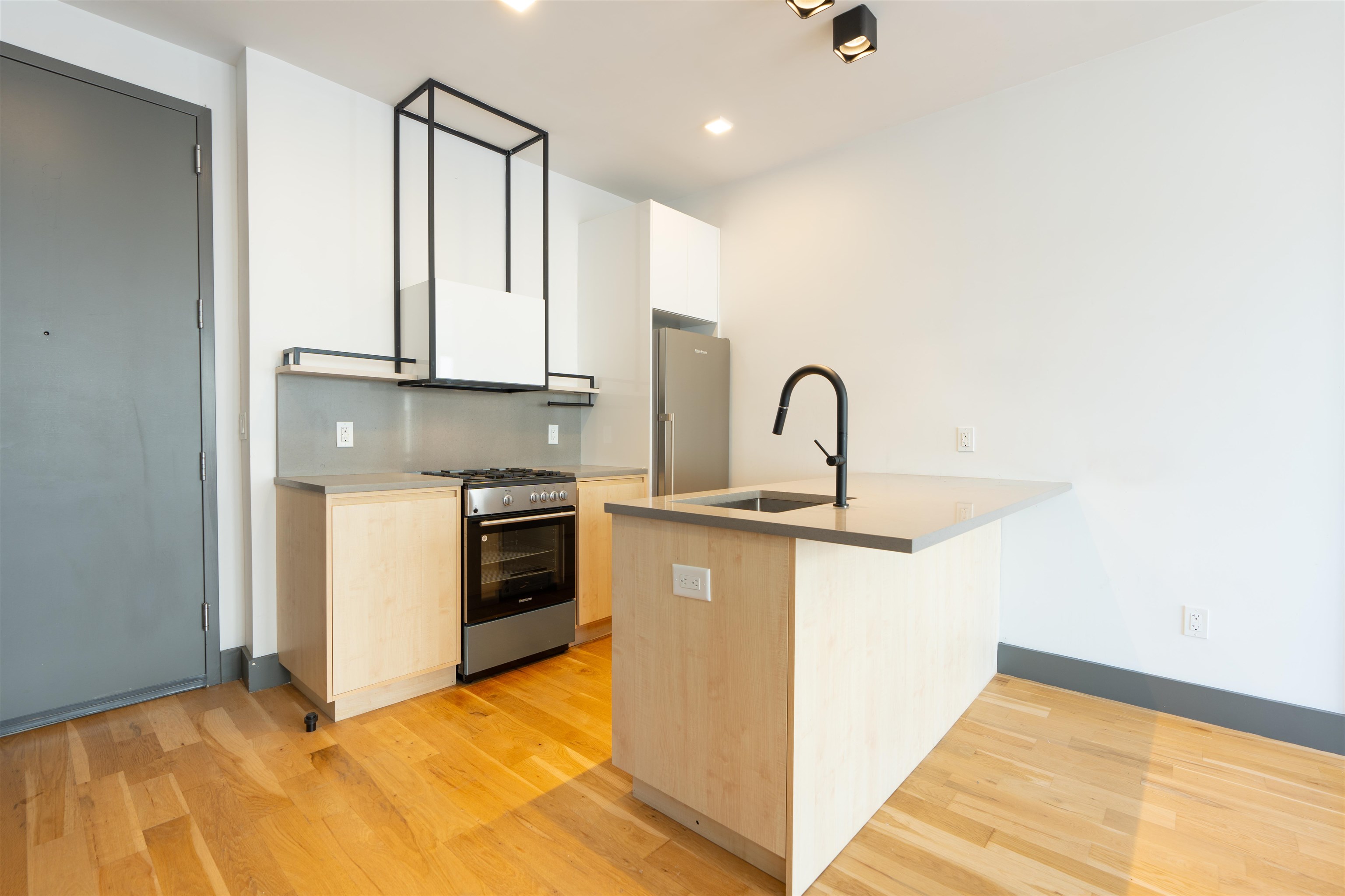 424 ARLINGTON AVE Unit: 302