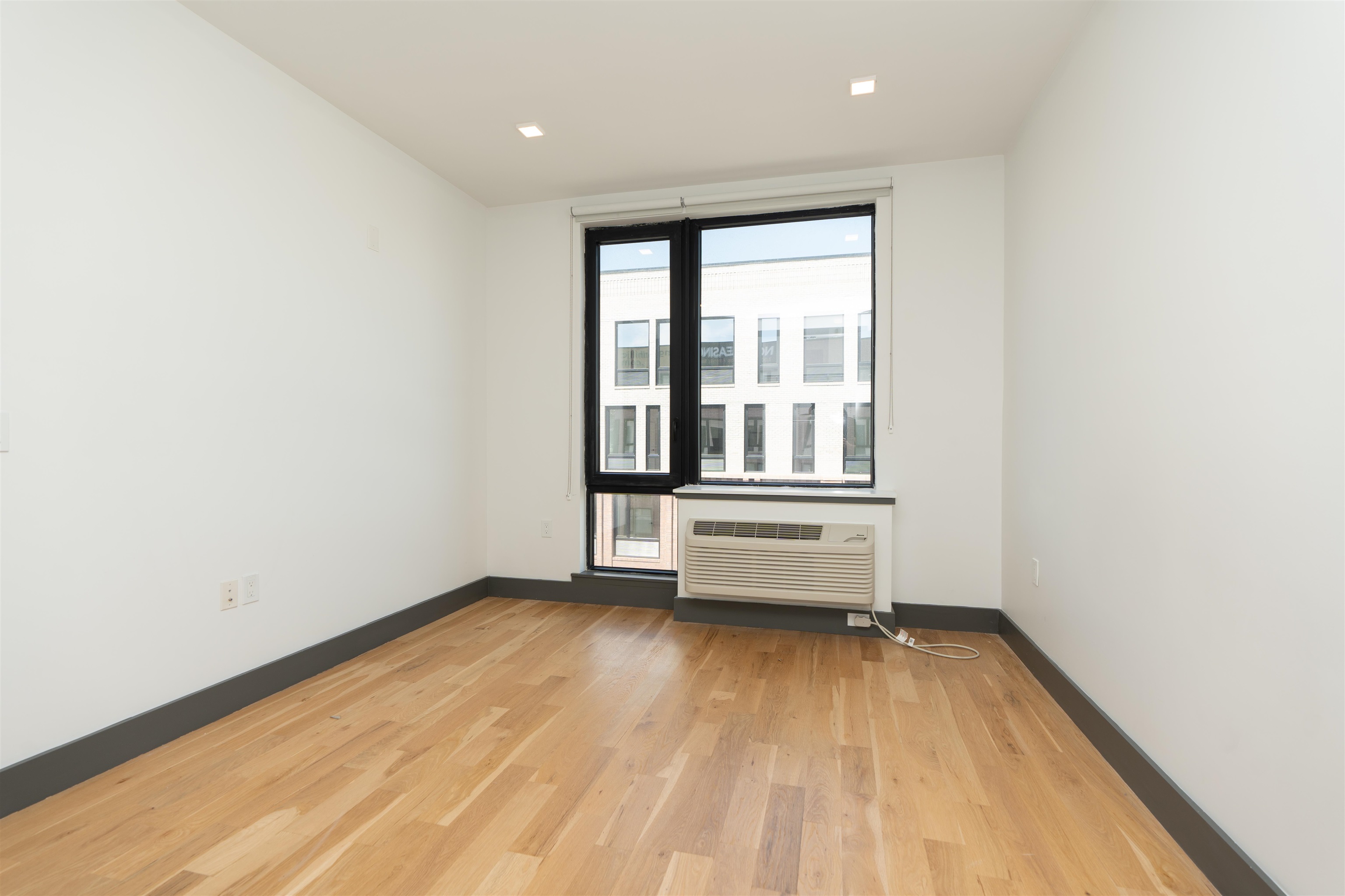 424 ARLINGTON AVE Unit: 302