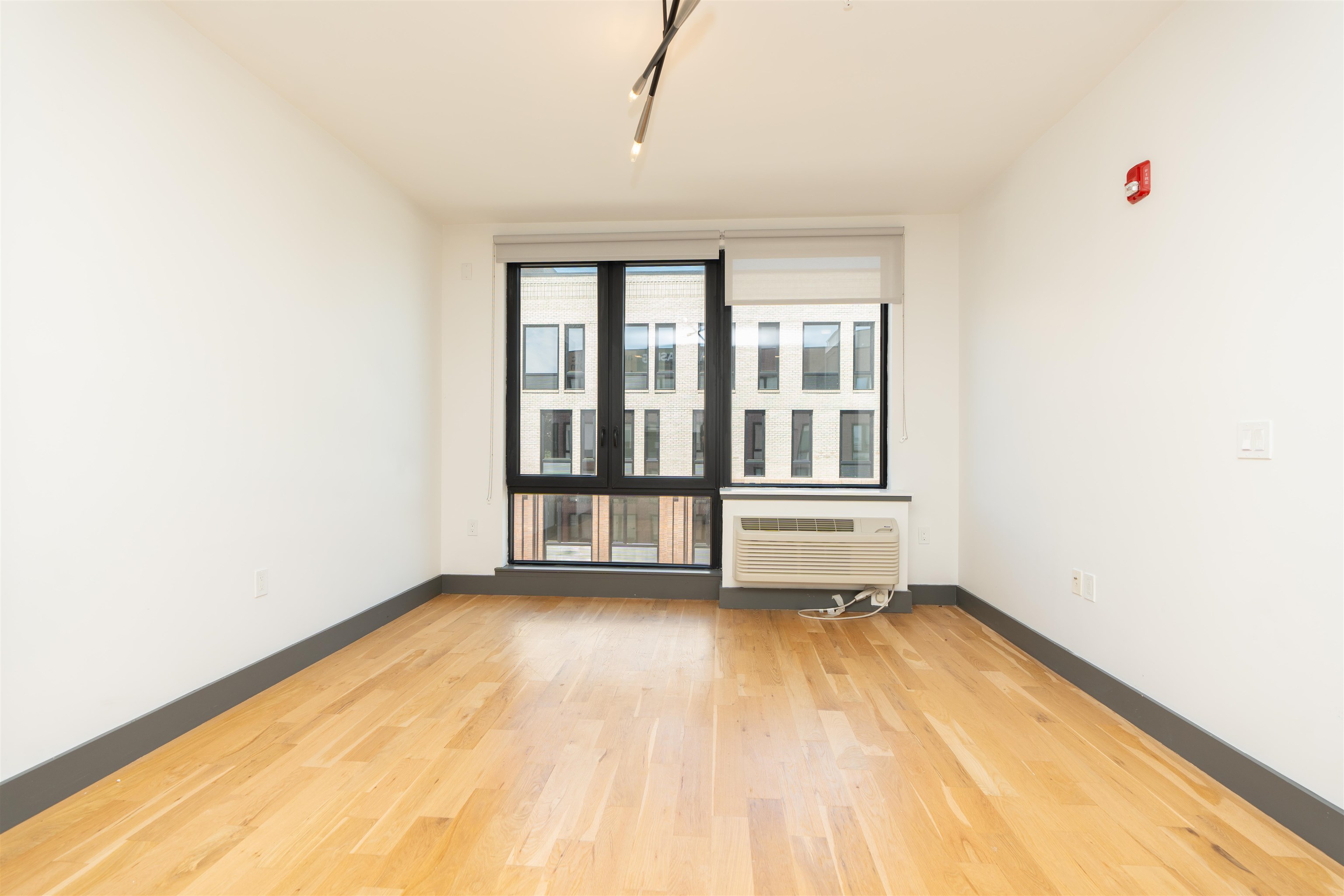 424 ARLINGTON AVE Unit: 302