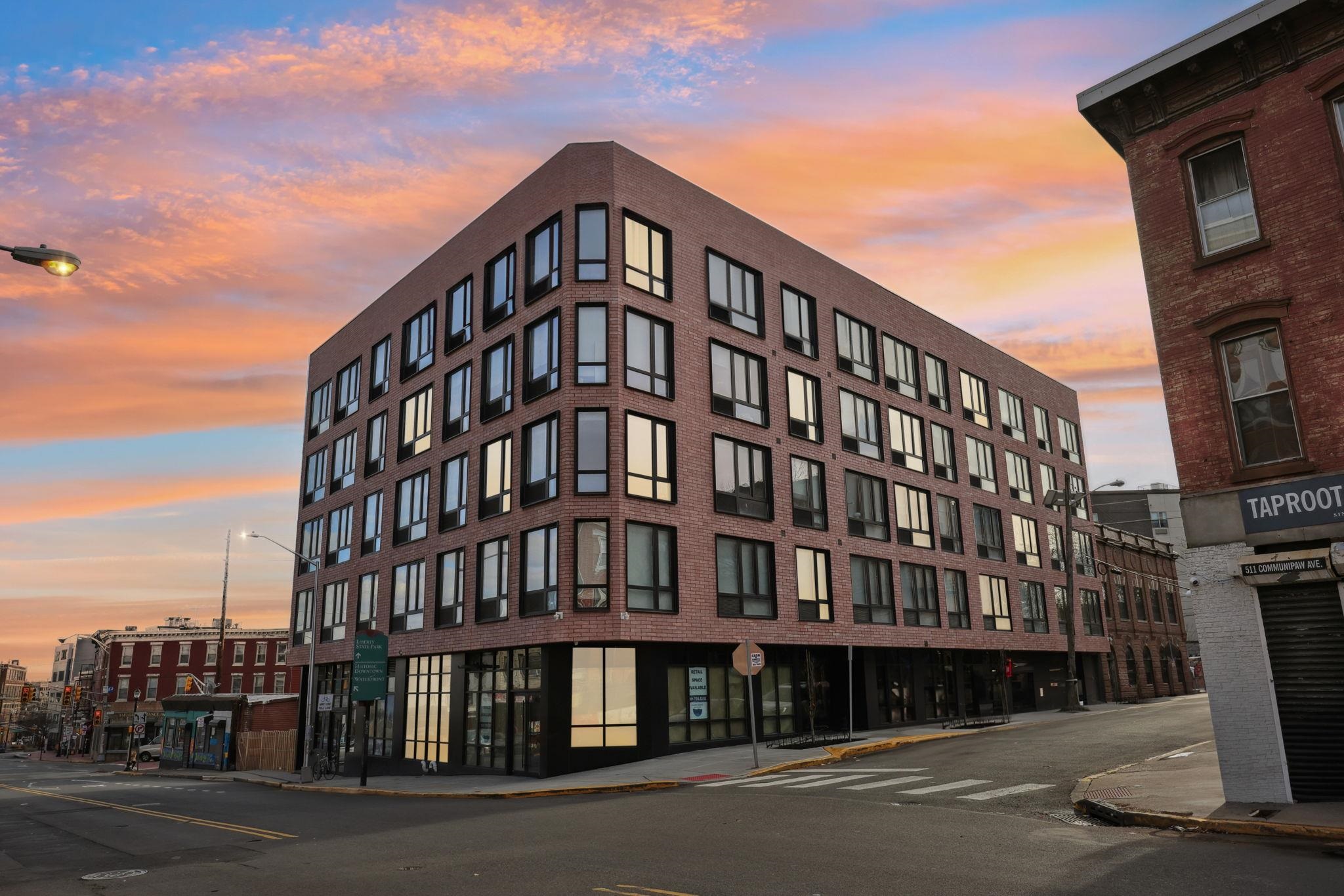 424 ARLINGTON AVE Unit: 302