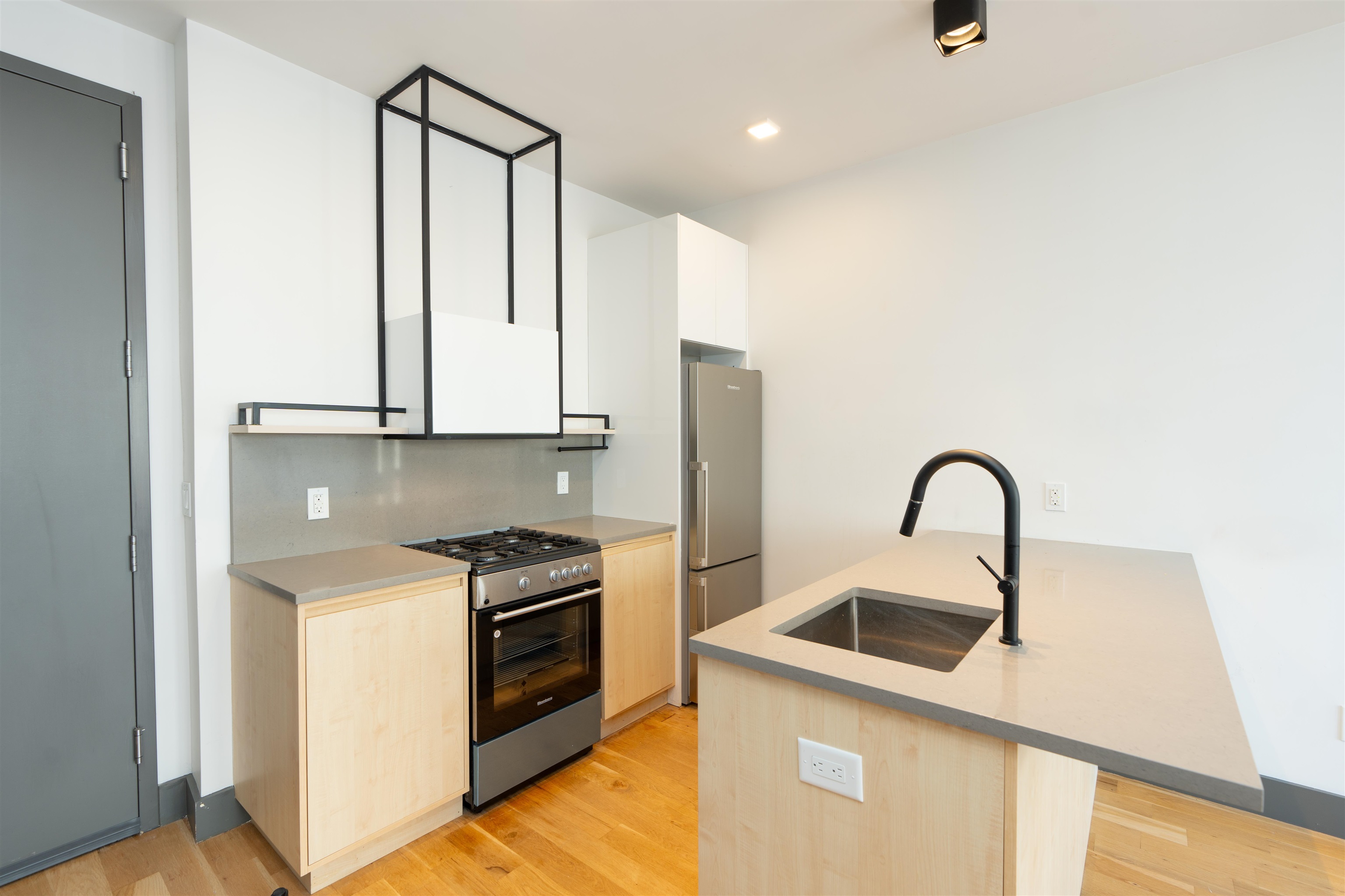 424 ARLINGTON AVE Unit: 302
