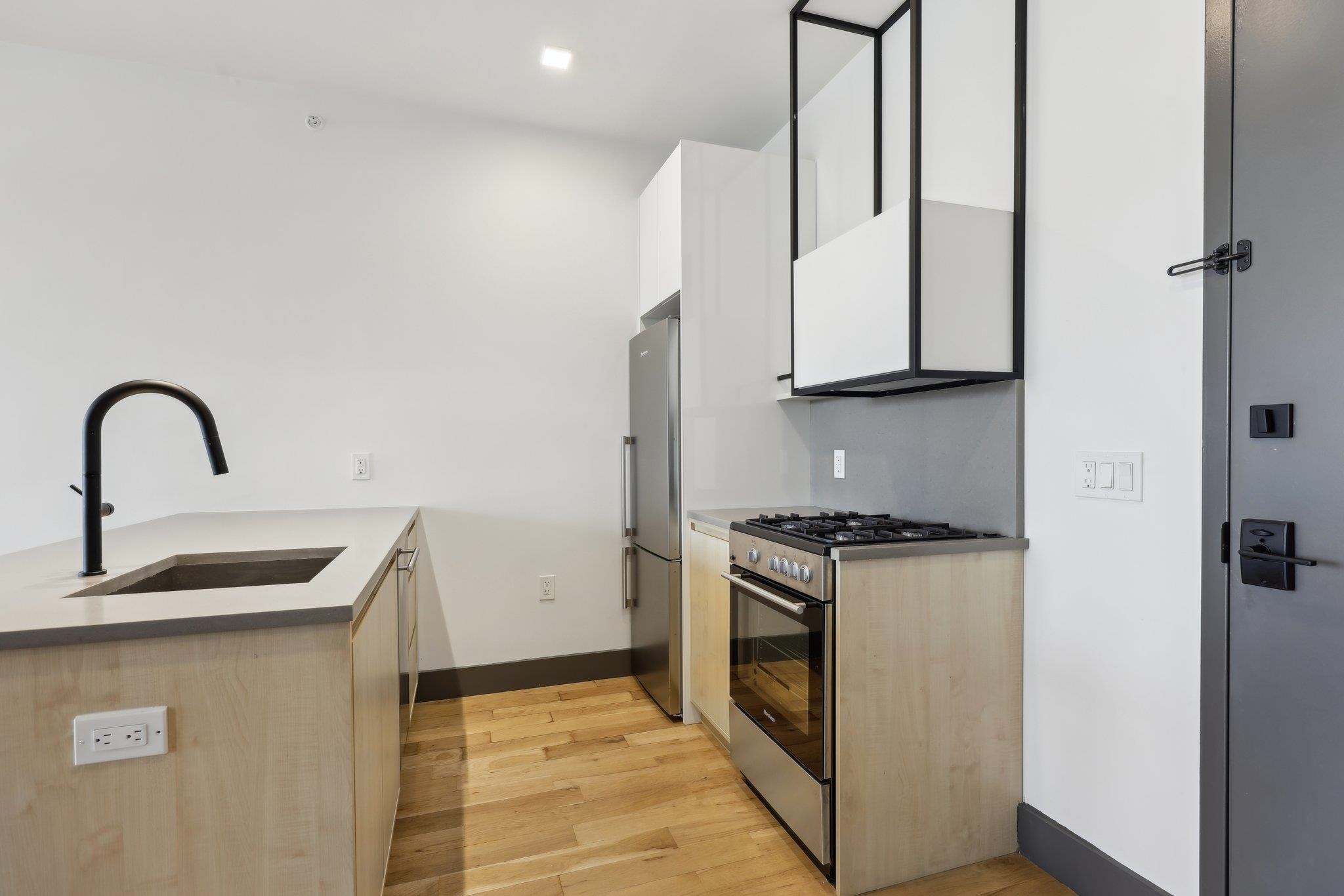 424 ARLINGTON AVE Unit: 305