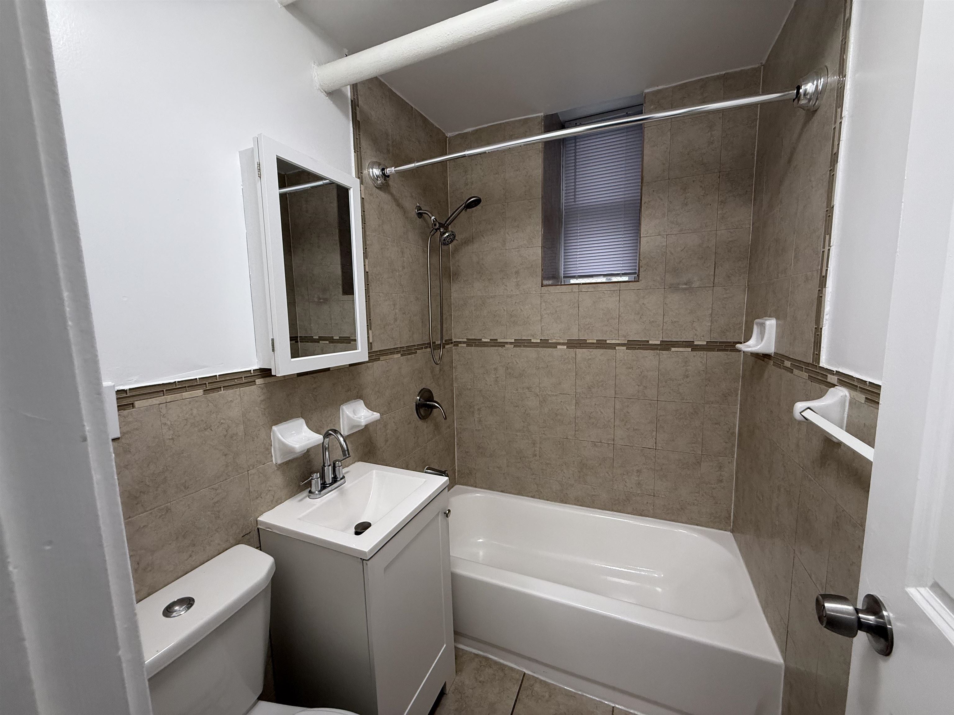 546 BERGEN AVE Unit: B101