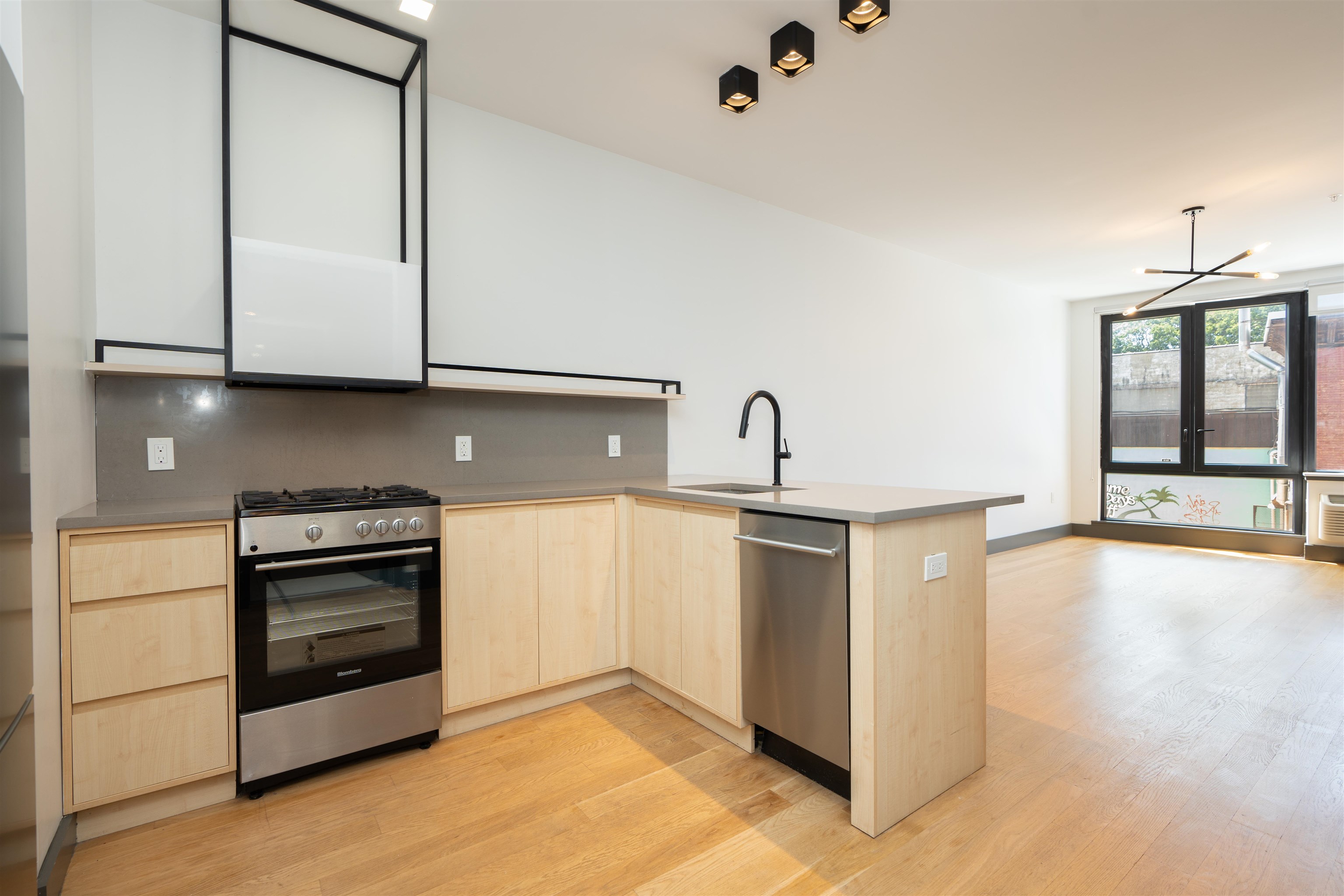 424 ARLINGTON AVE Unit: 206