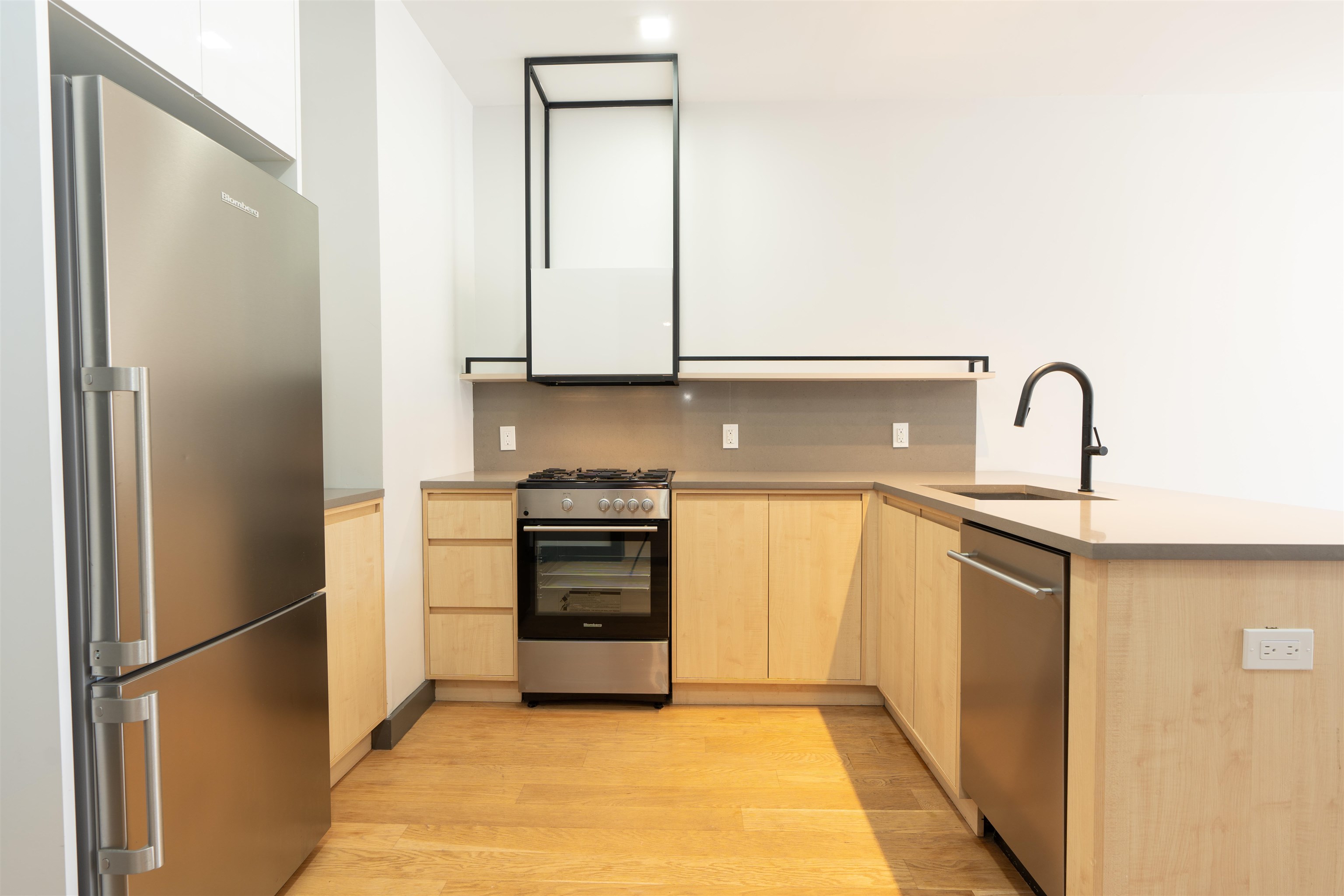 424 ARLINGTON AVE Unit: 206