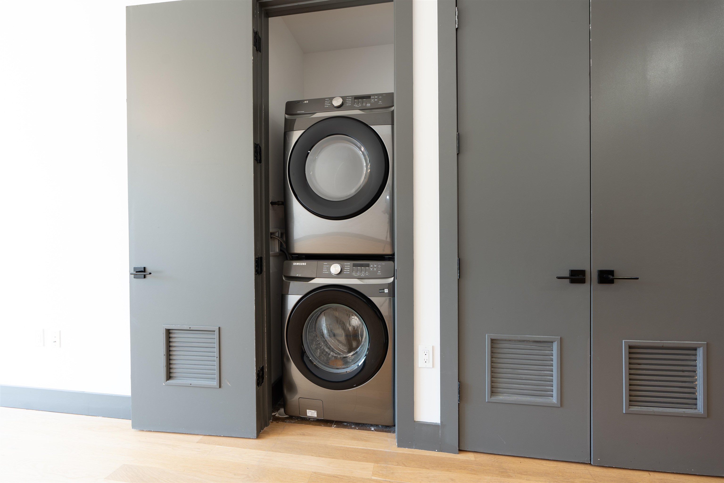 424 ARLINGTON AVE Unit: 206