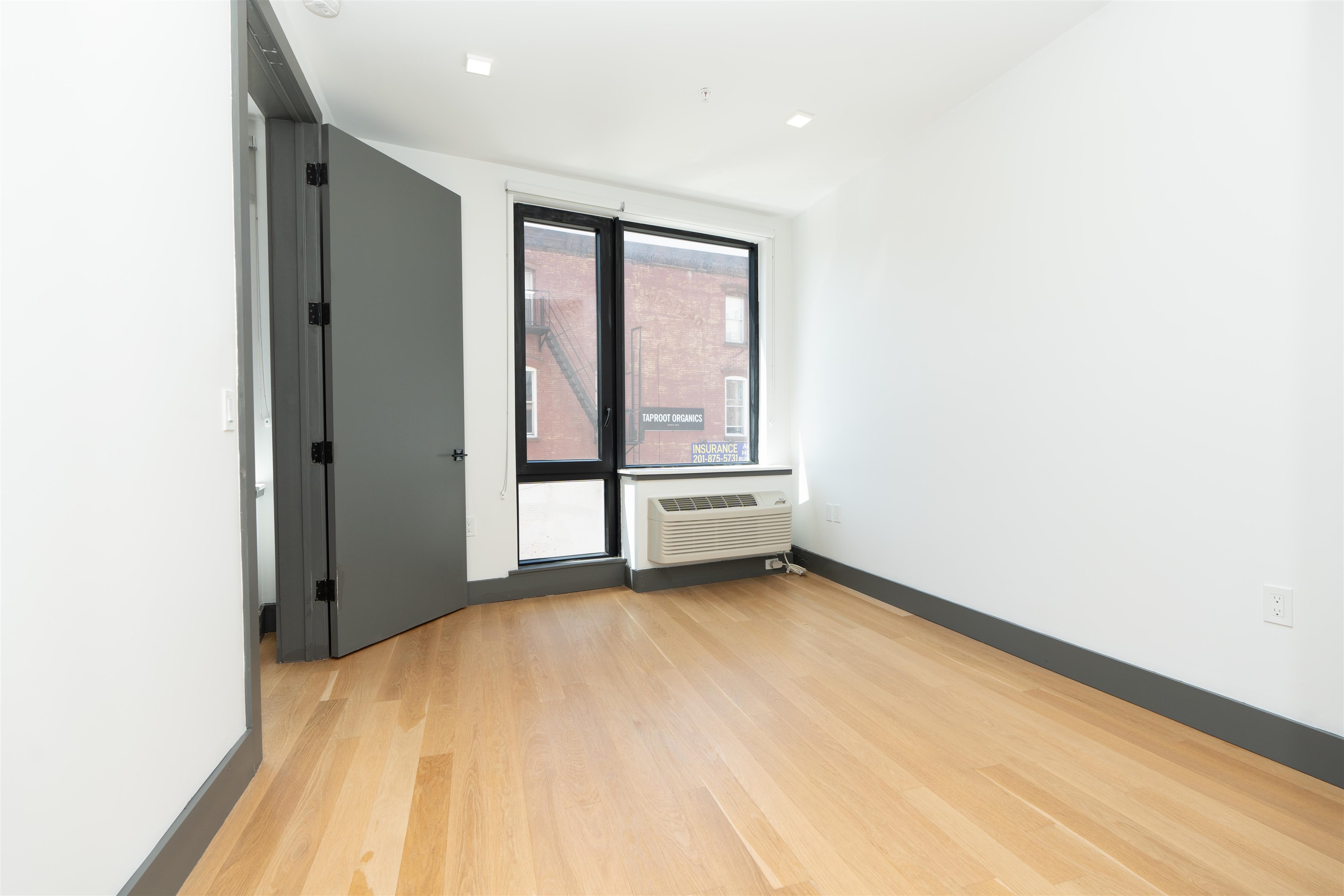 424 ARLINGTON AVE Unit: 206