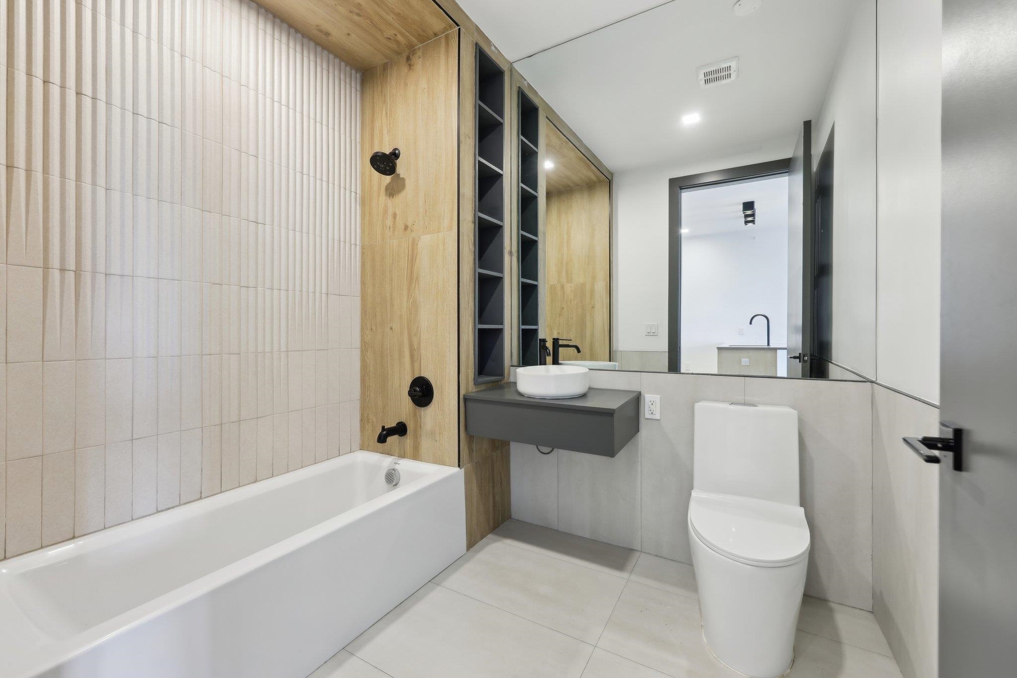 424 ARLINGTON AVE Unit: 206