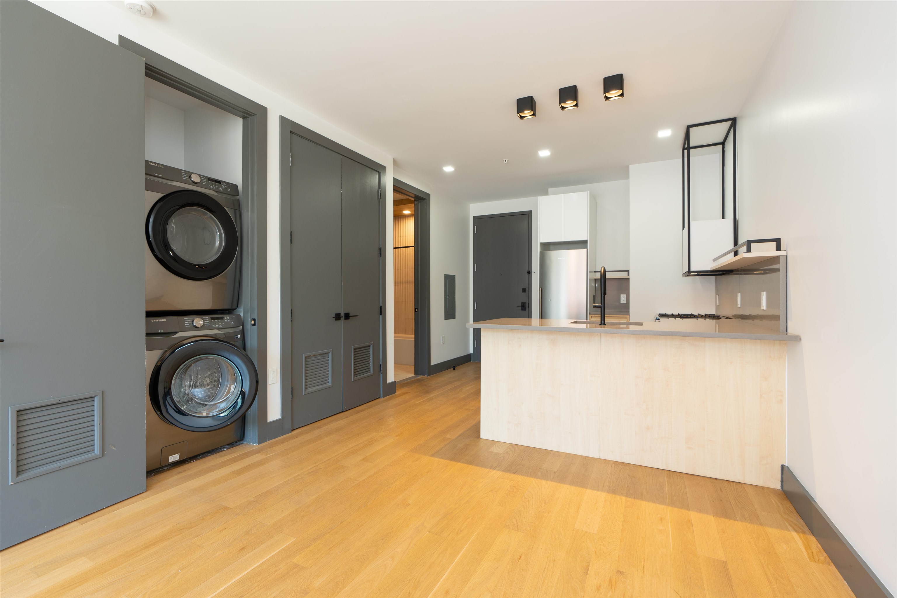 424 ARLINGTON AVE Unit: 206