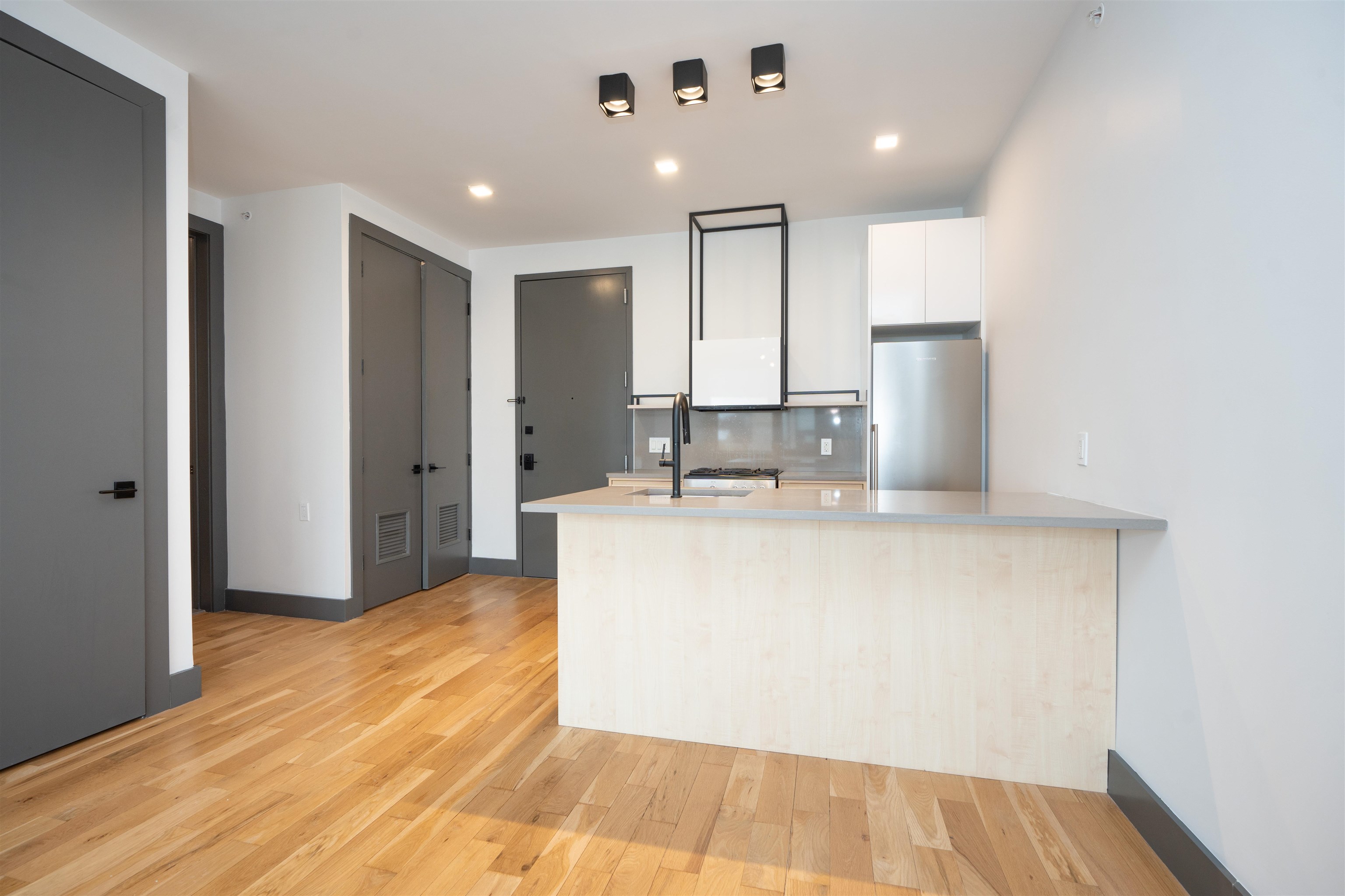 424 ARLINGTON AVE Unit: 401