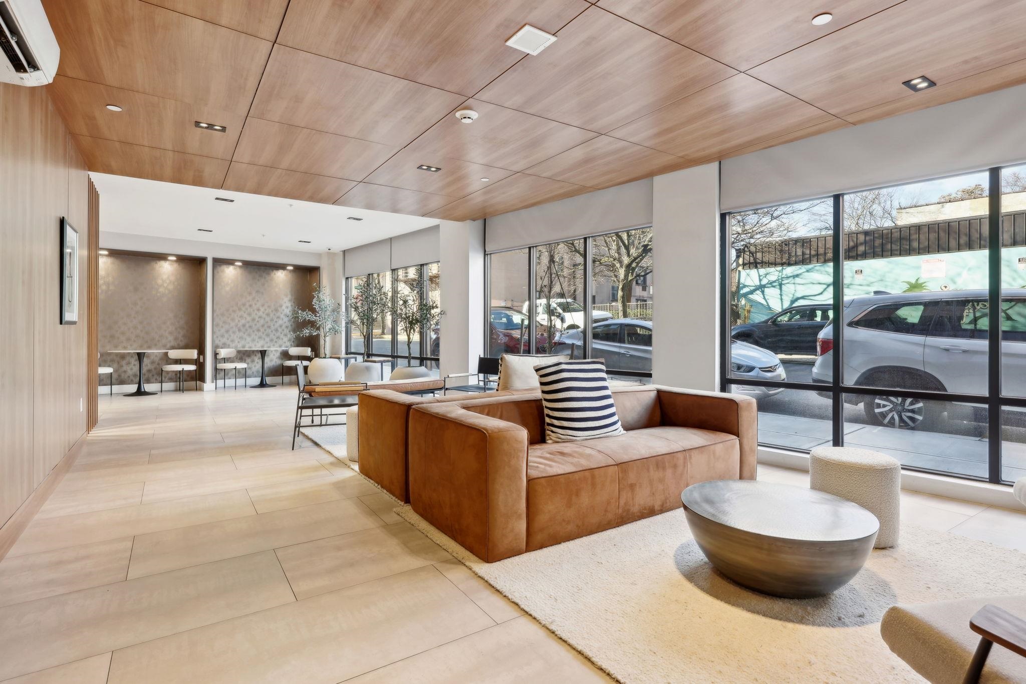 424 ARLINGTON AVE Unit: 401