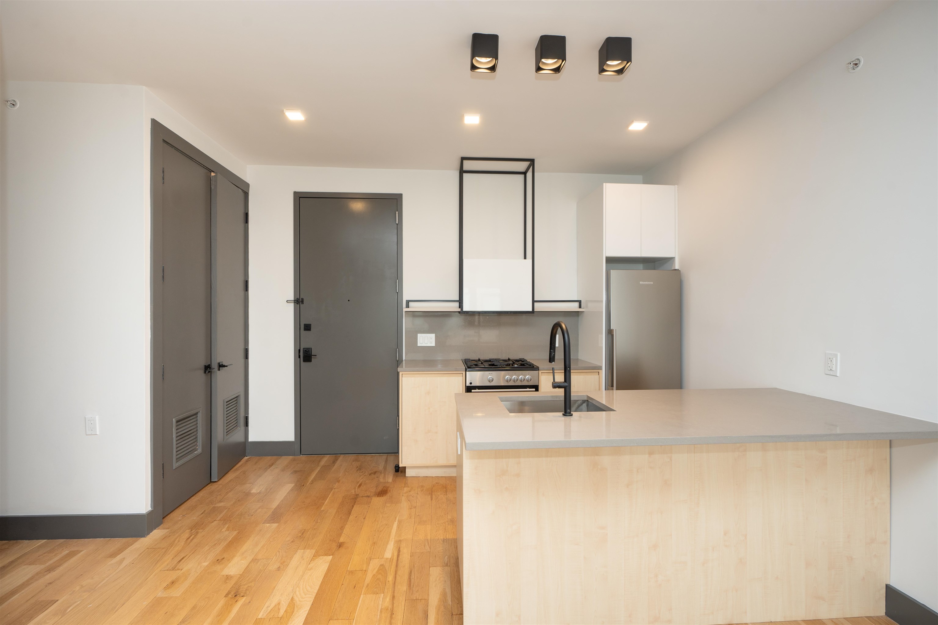 424 ARLINGTON AVE Unit: 401