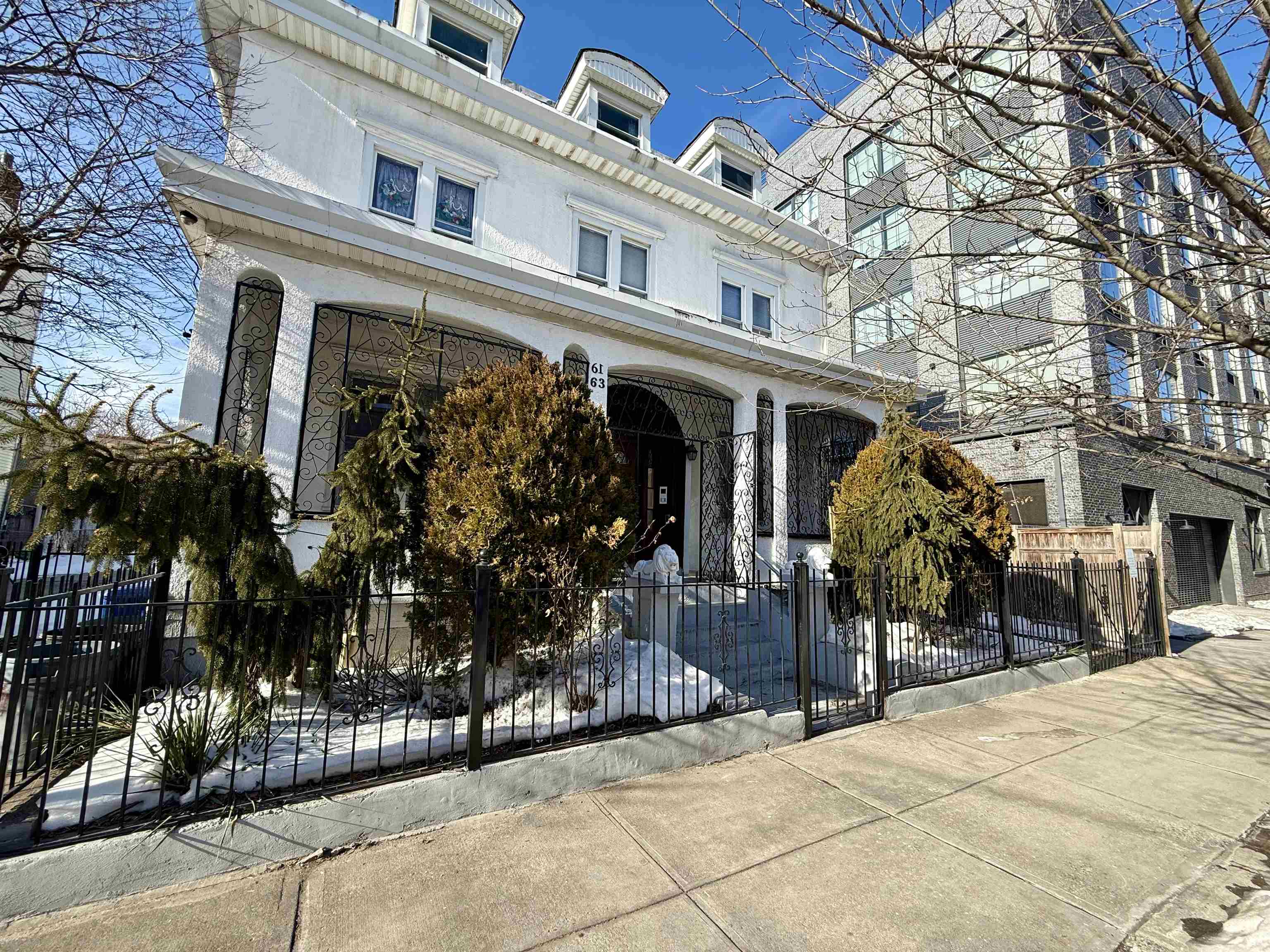 61 MONITOR ST Unit: 1L