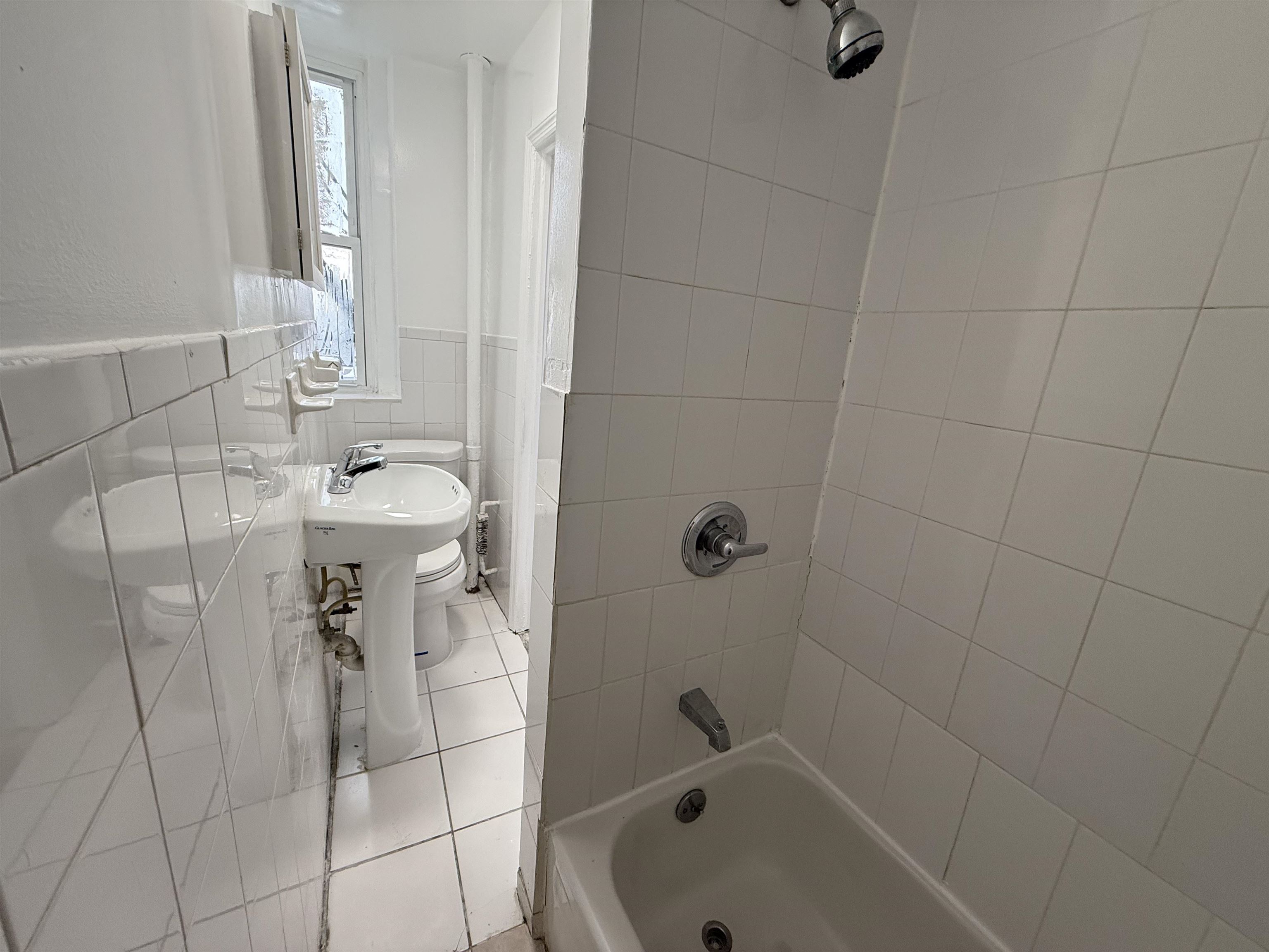 1513 SUMMIT AVE Unit: 6