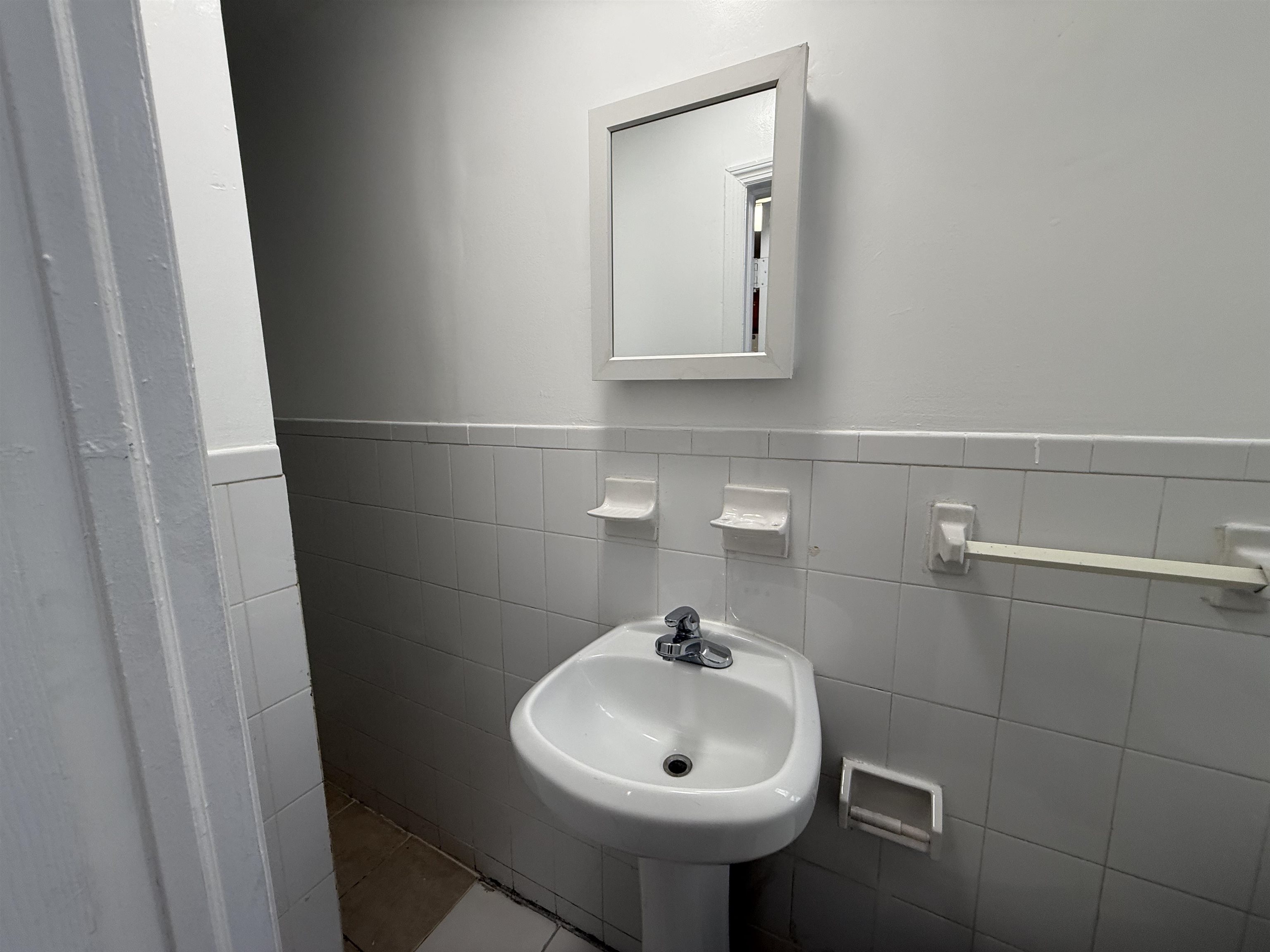 1513 SUMMIT AVE Unit: 6