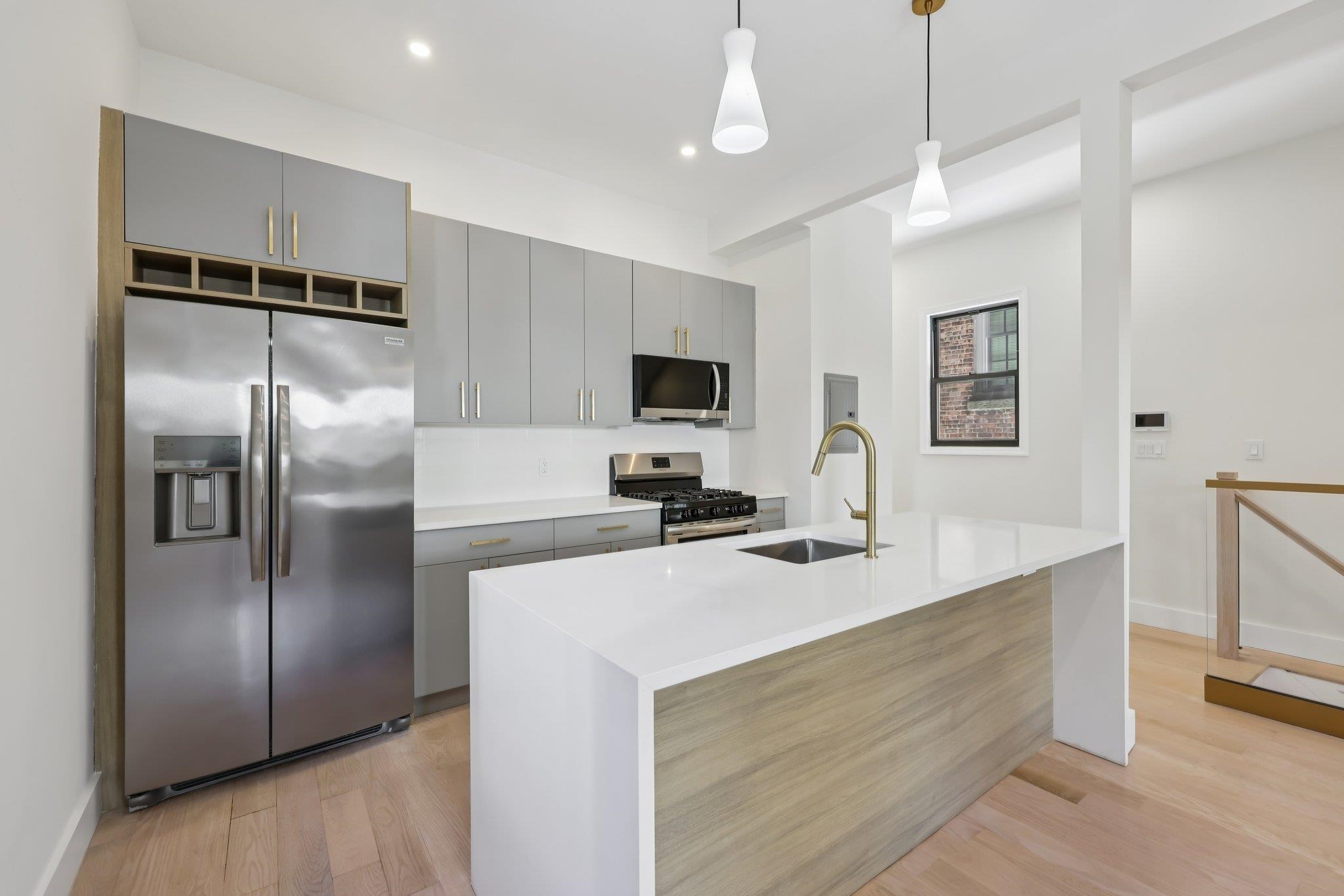 79 VROOM ST Unit: 1