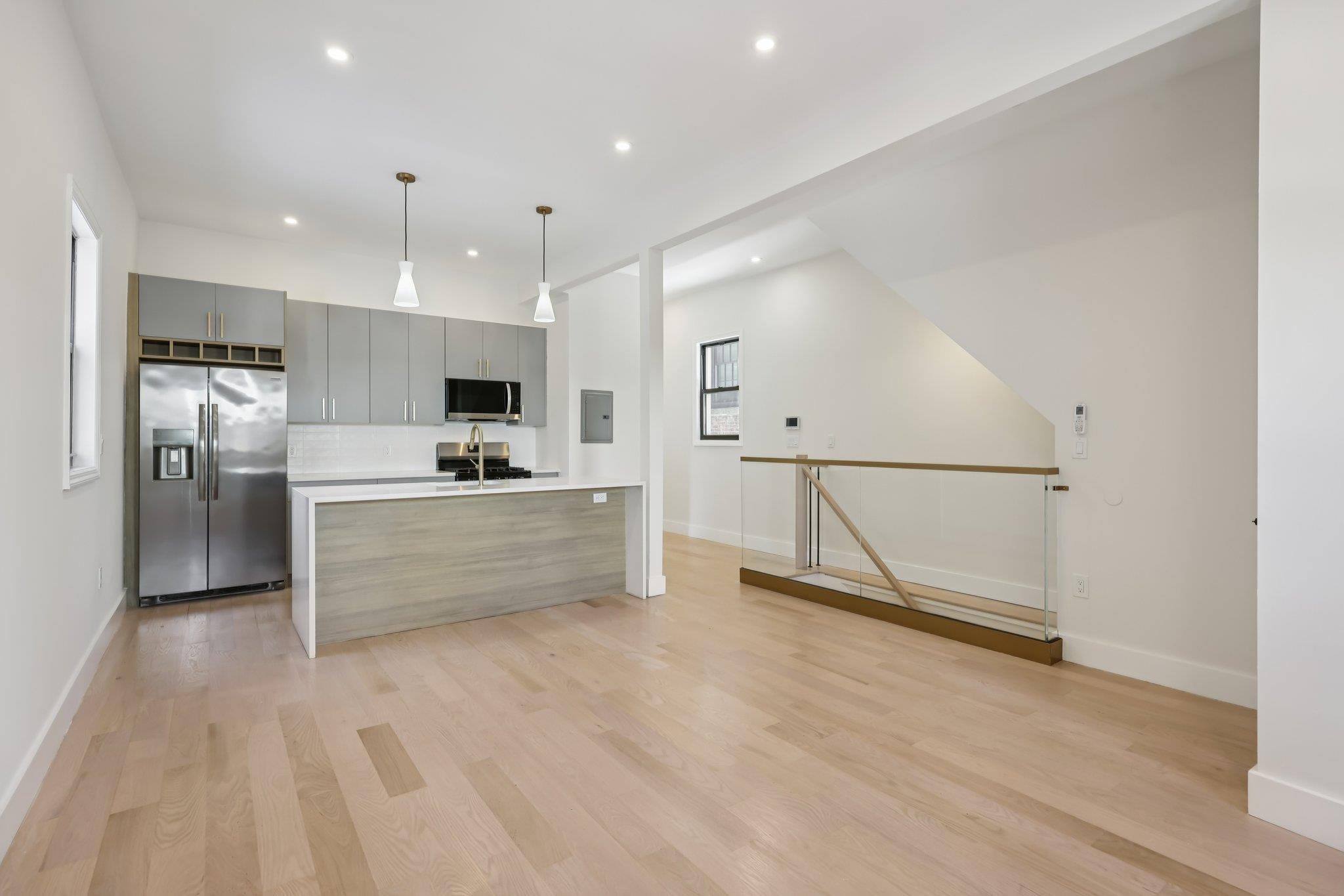 79 VROOM ST Unit: 1