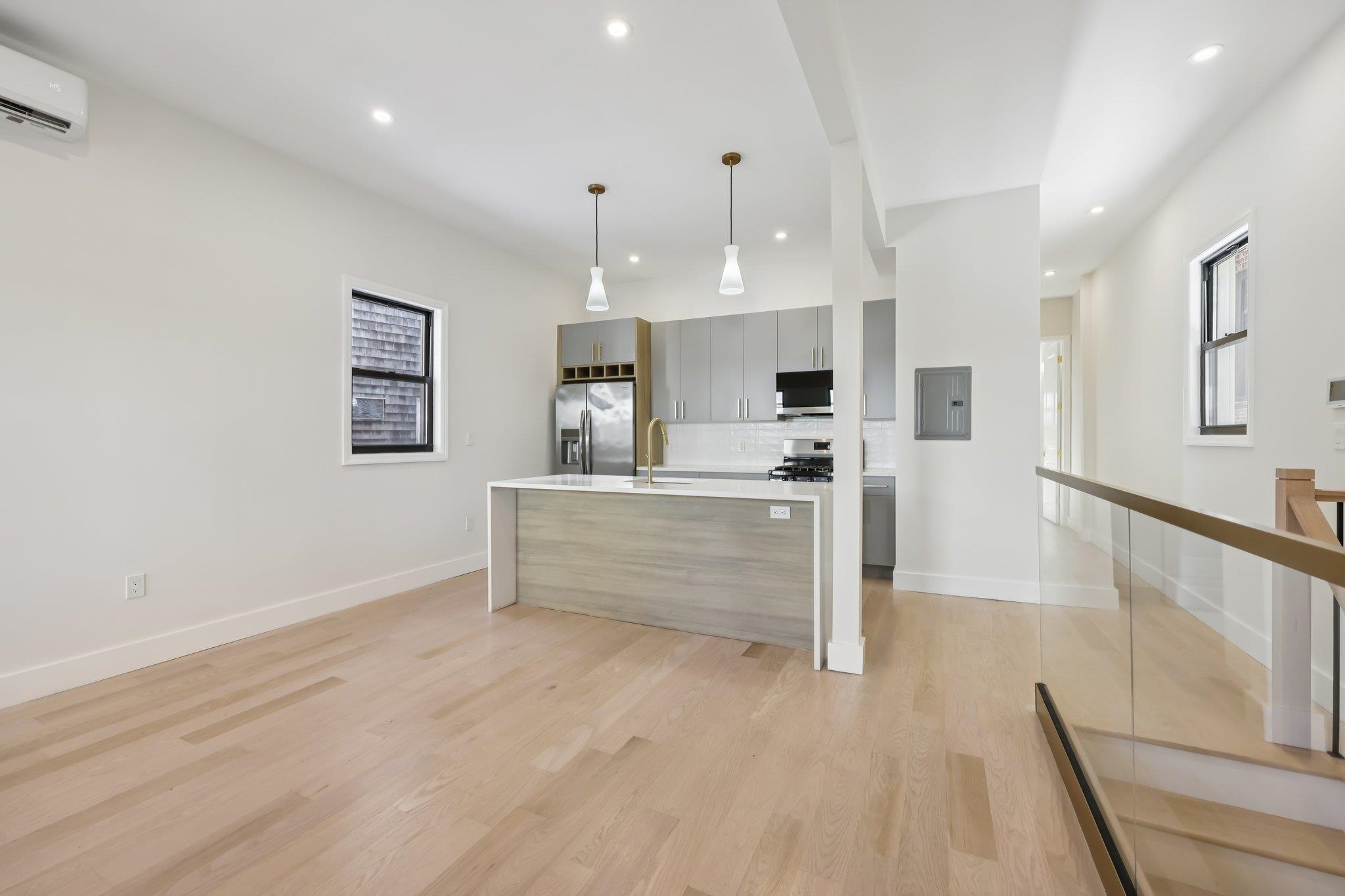 79 VROOM ST Unit: 1