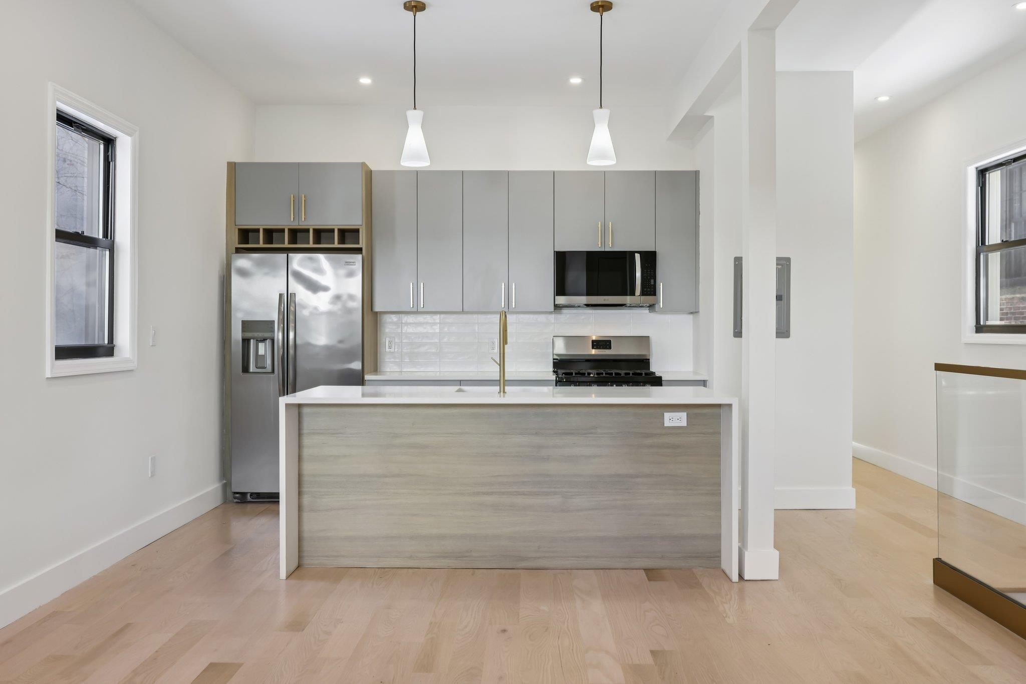 79 VROOM ST Unit: 1