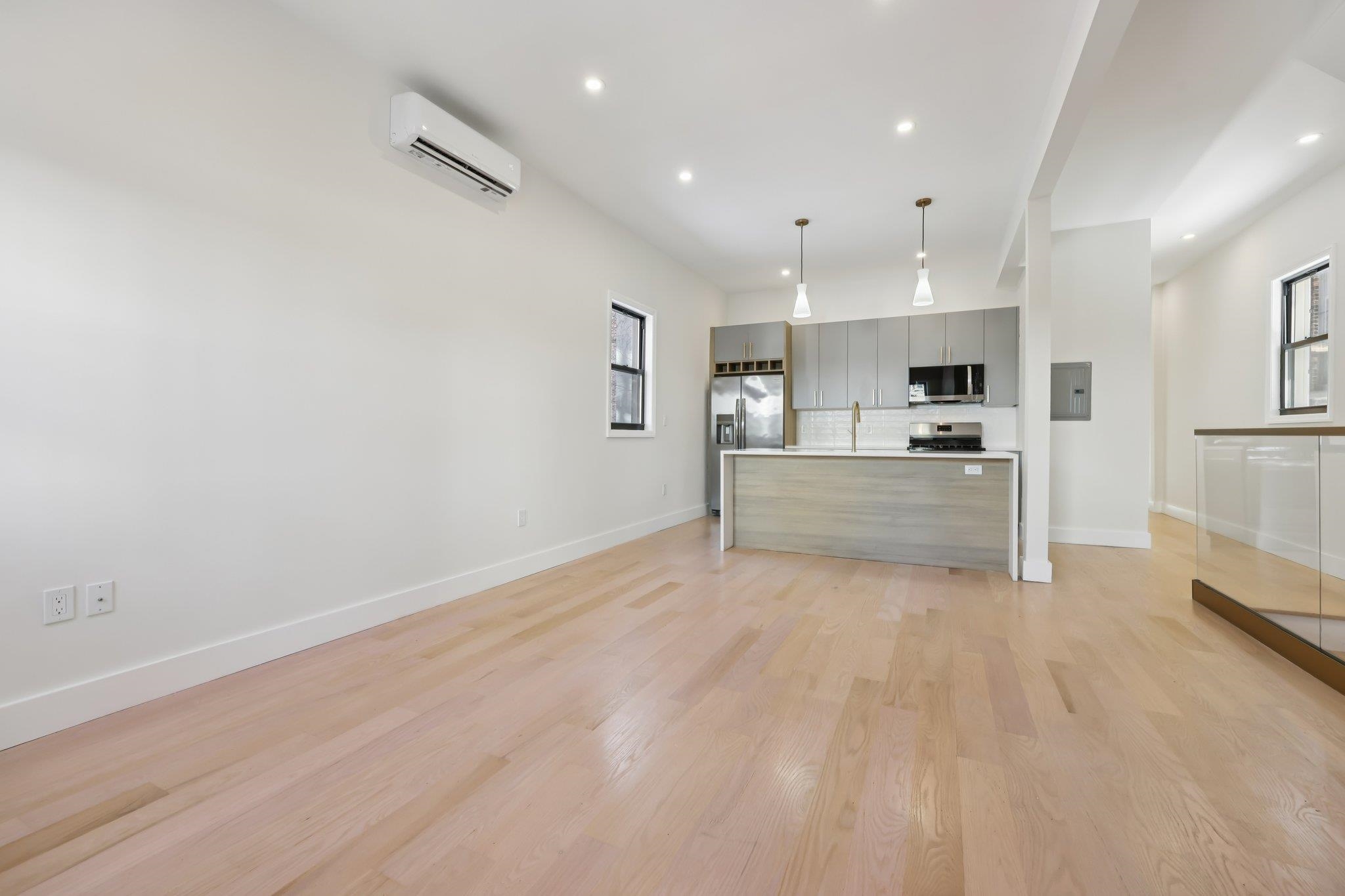 79 VROOM ST Unit: 1