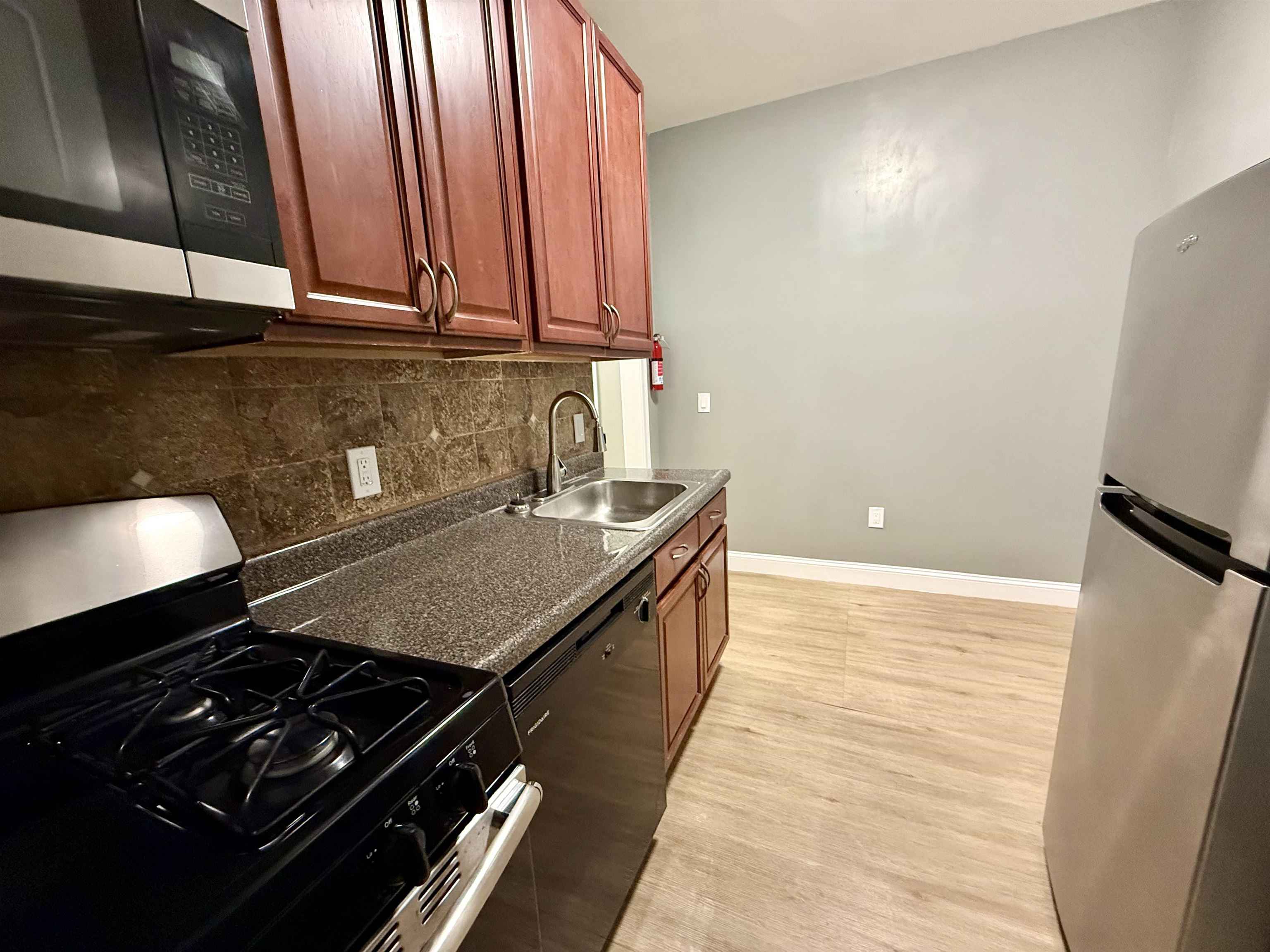 6404 PARK AVE Unit: 11