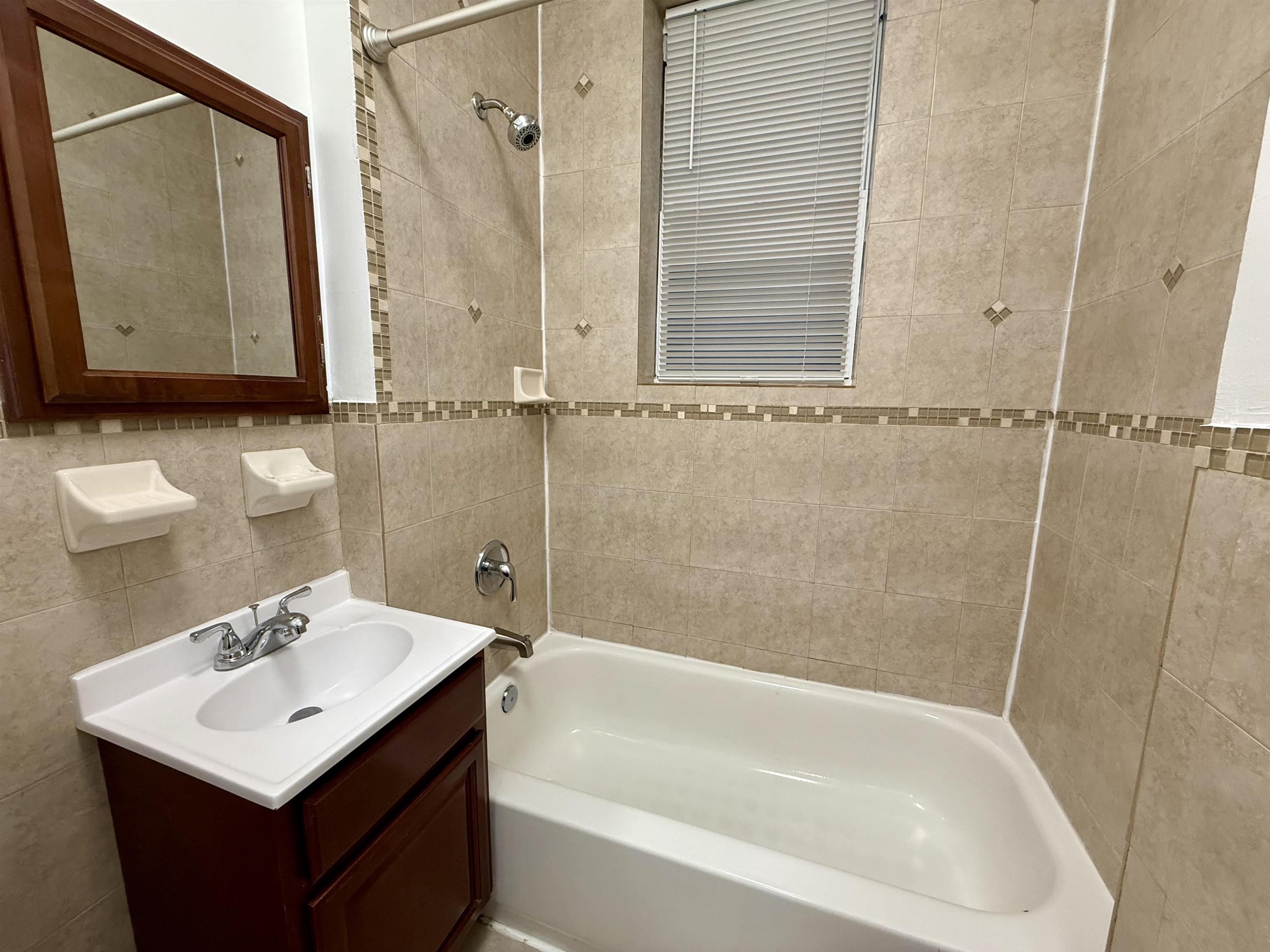 6404 PARK AVE Unit: 11