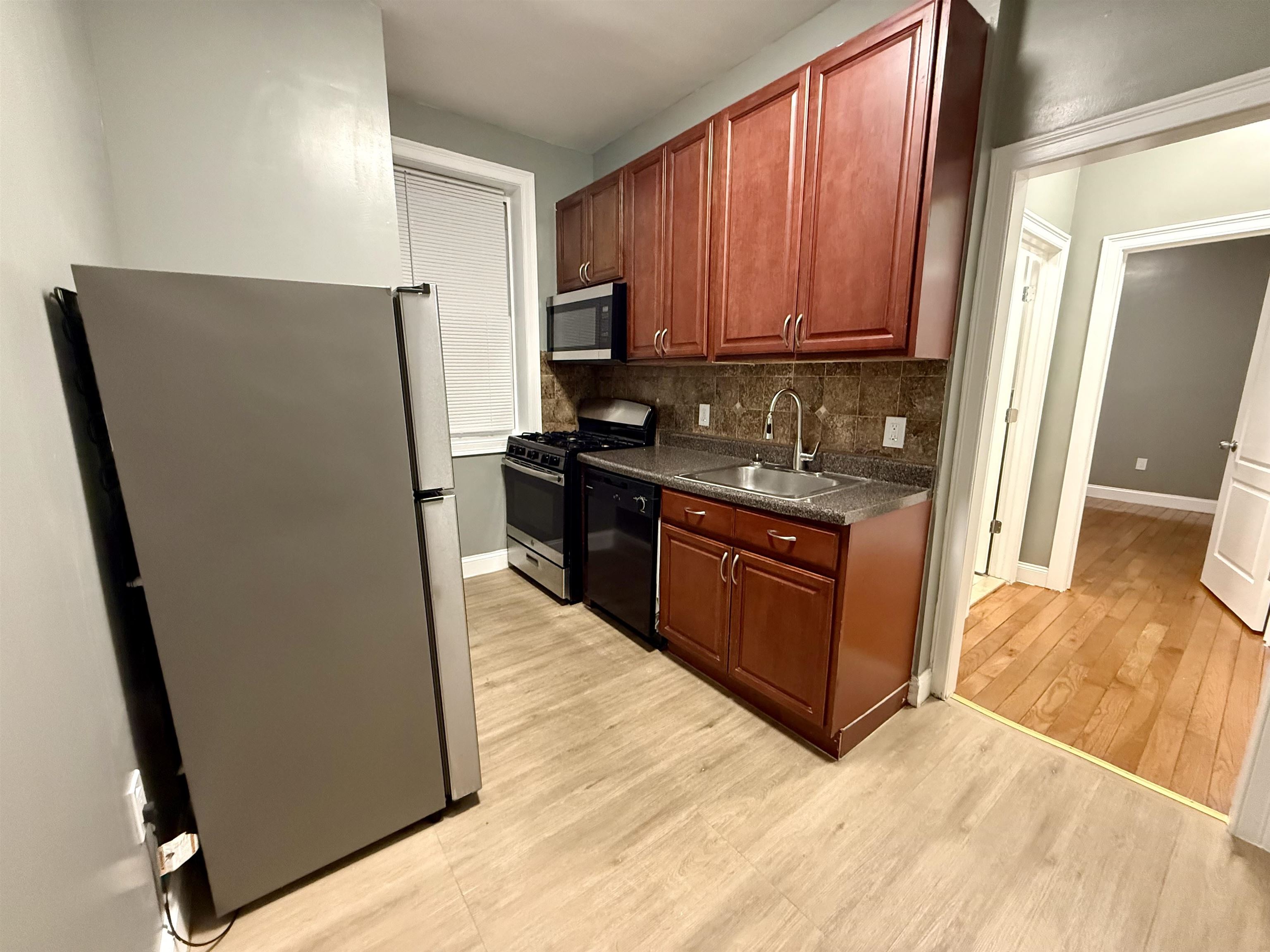 6404 PARK AVE Unit: 11