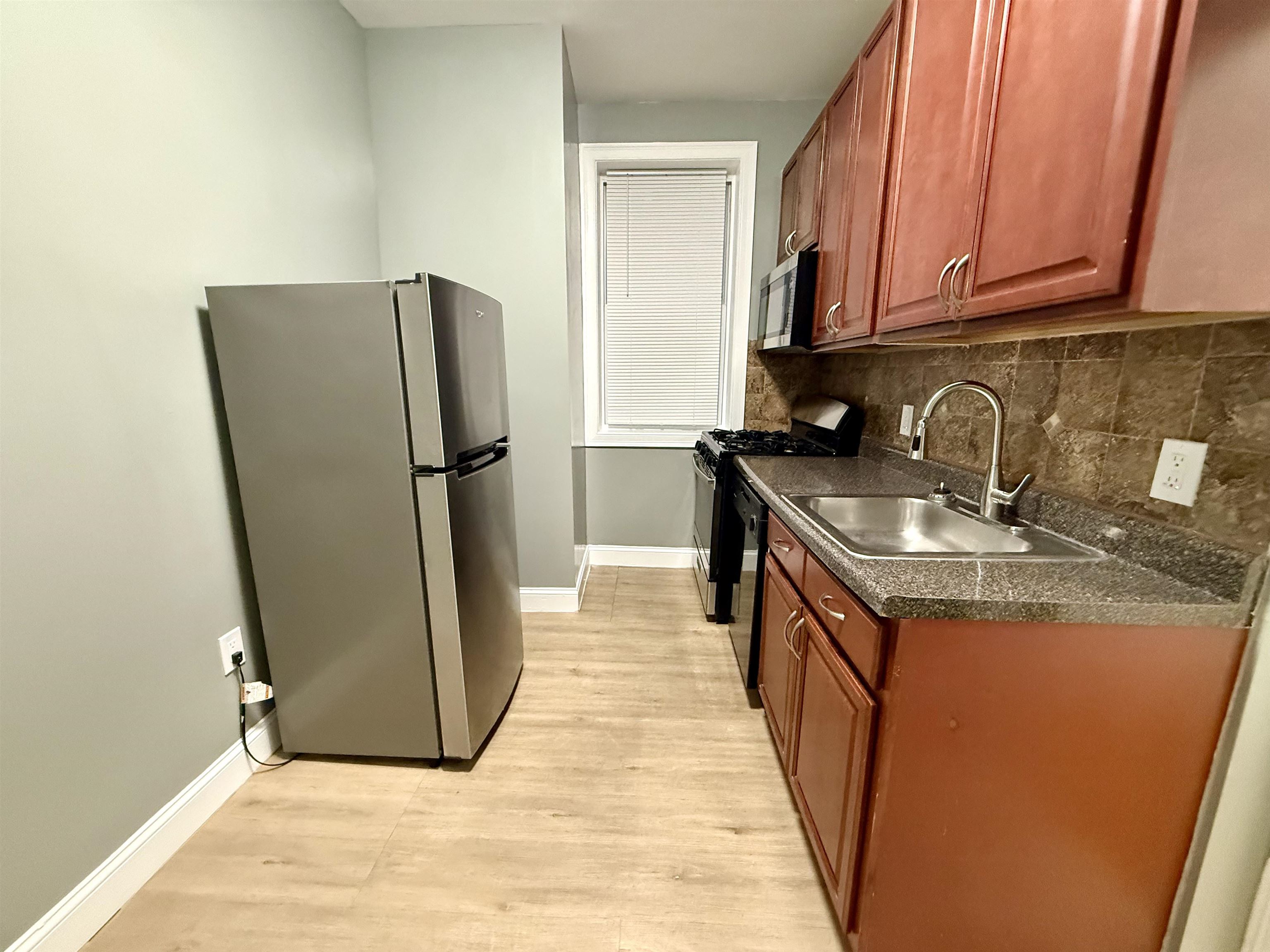 6404 PARK AVE Unit: 11