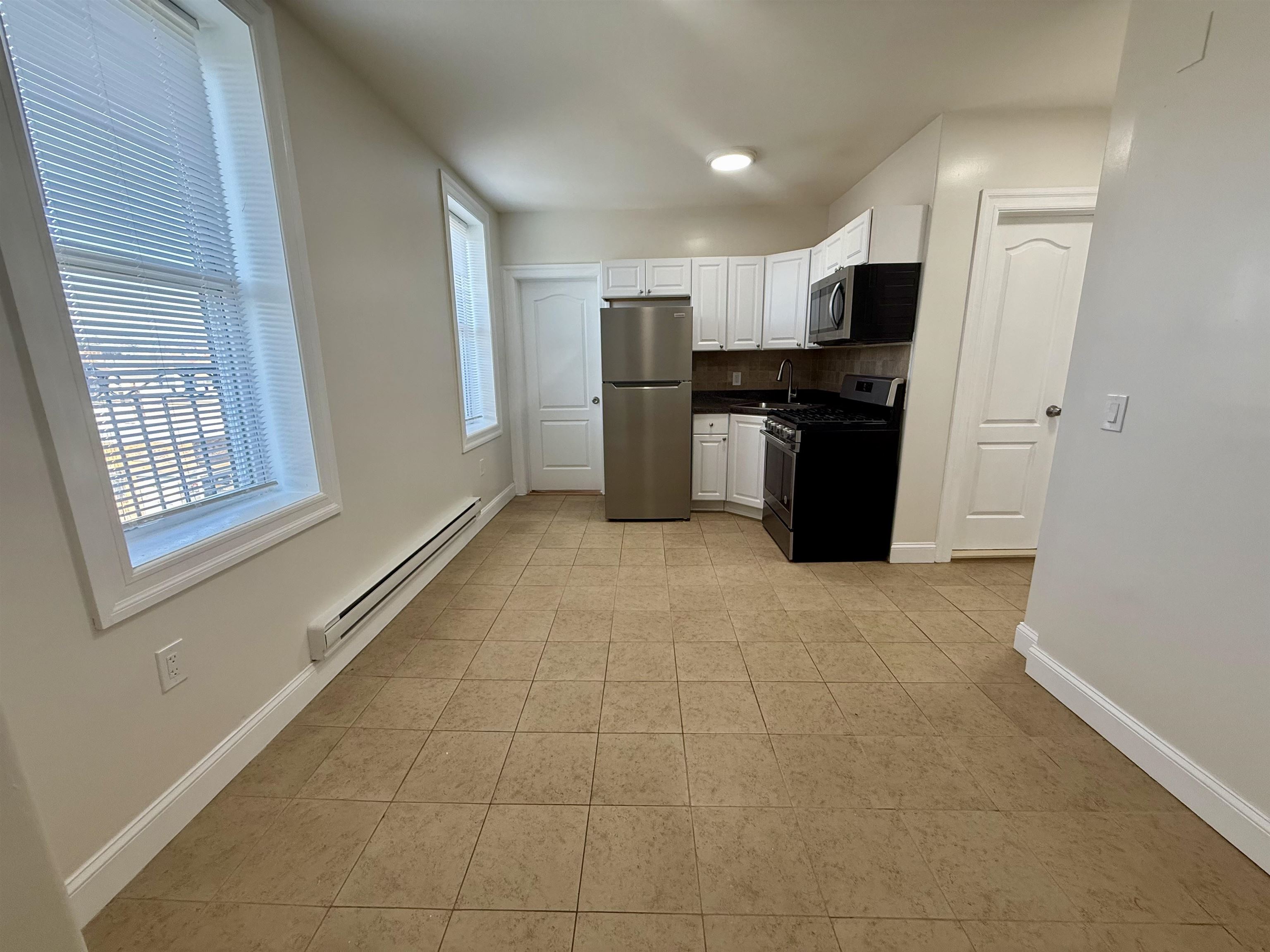 7222 BROADWAY Unit: 6