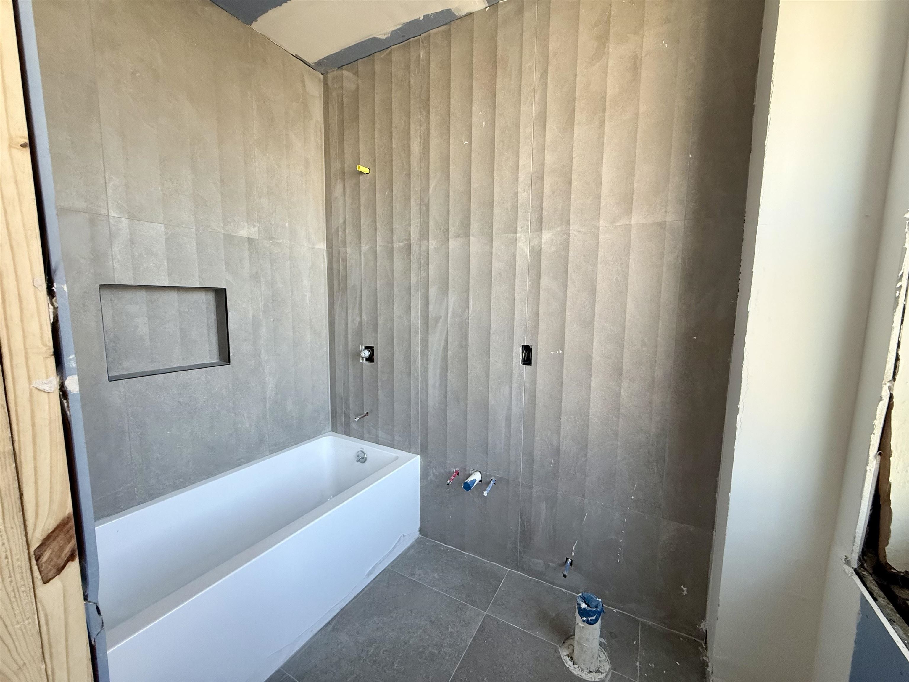 147 NEW YORK AVE Unit: 3L