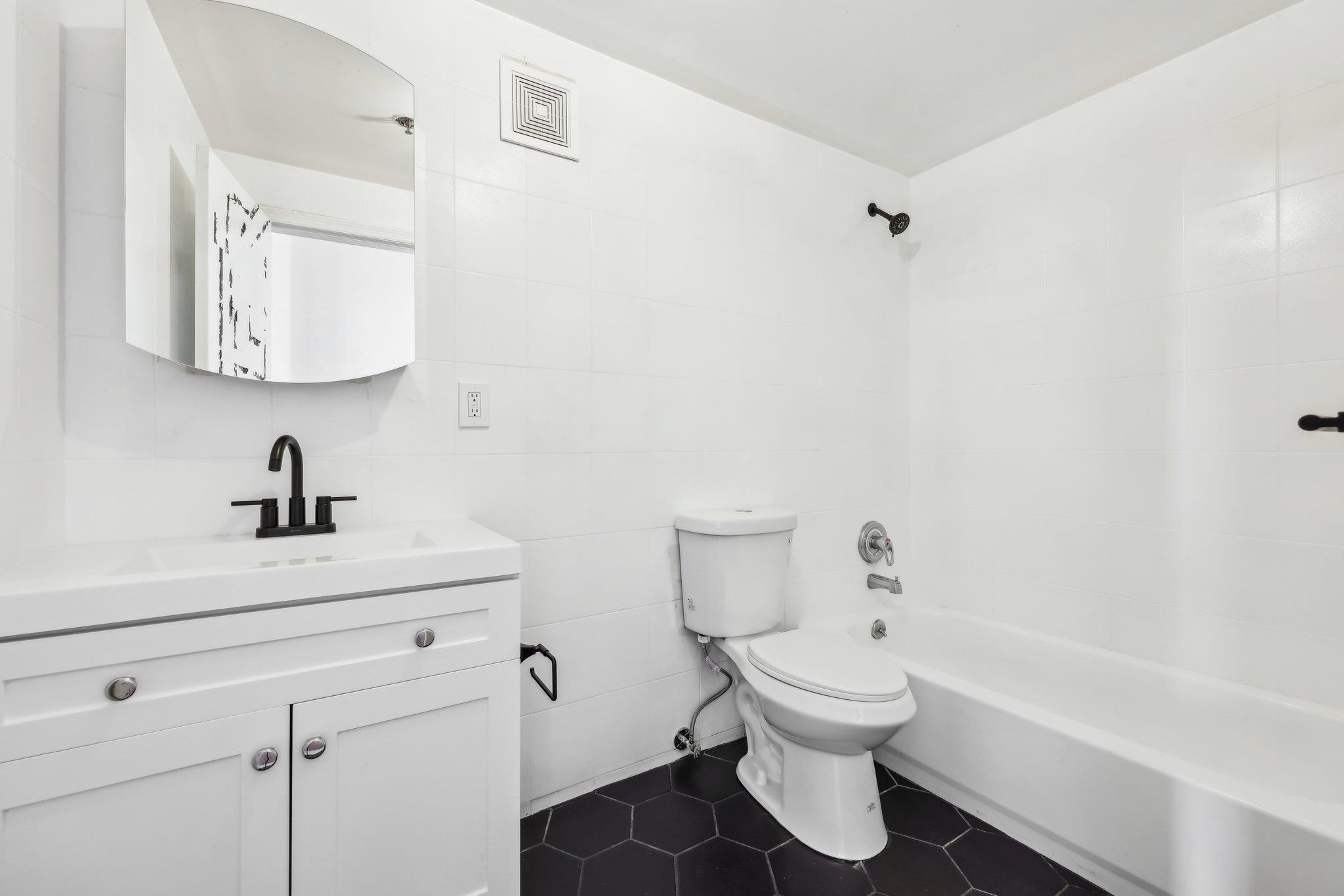 2 UNION ST Unit: 1L