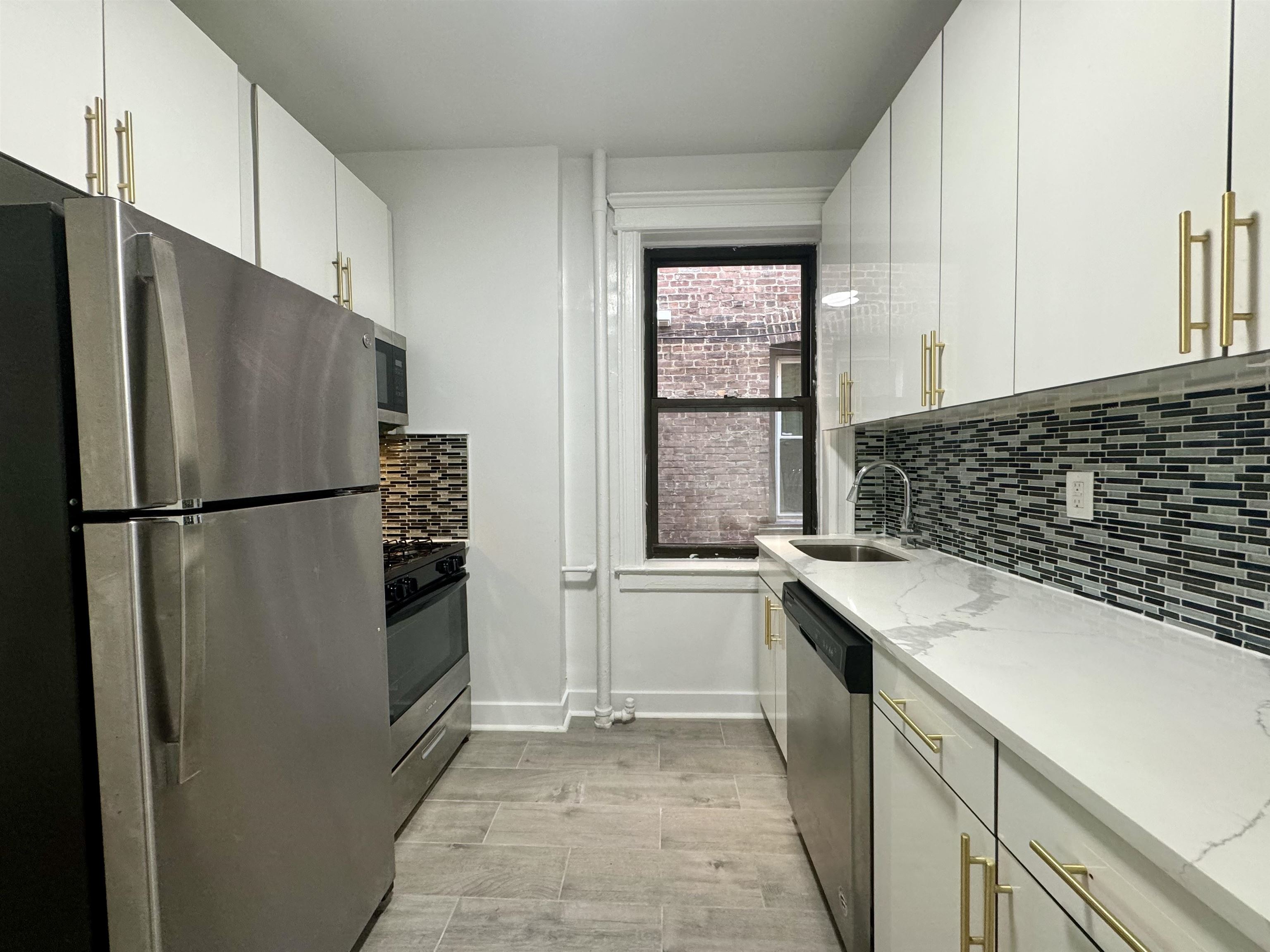 124 74TH ST Unit: 2