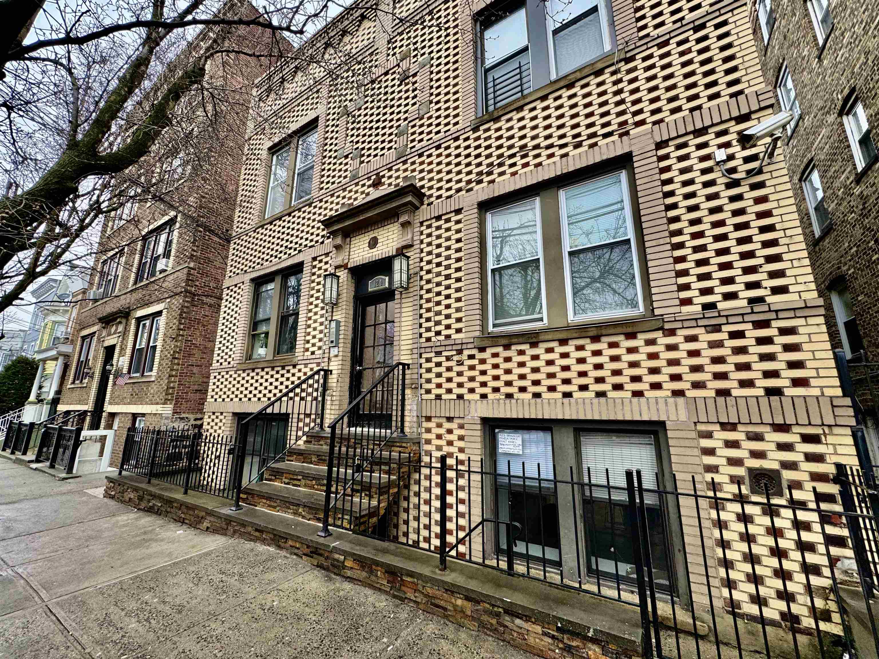 124 74TH ST Unit: 2