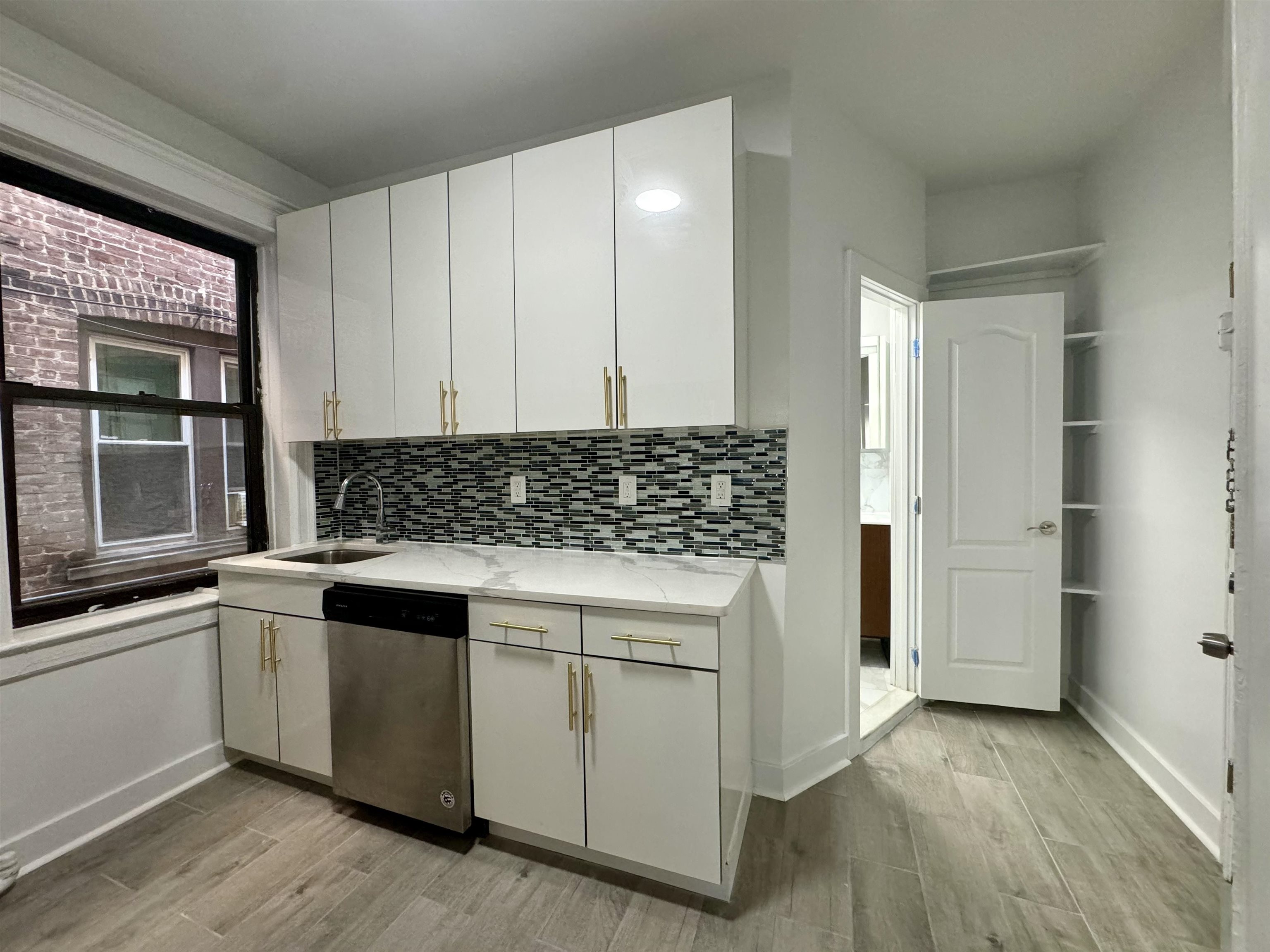 124 74TH ST Unit: 2