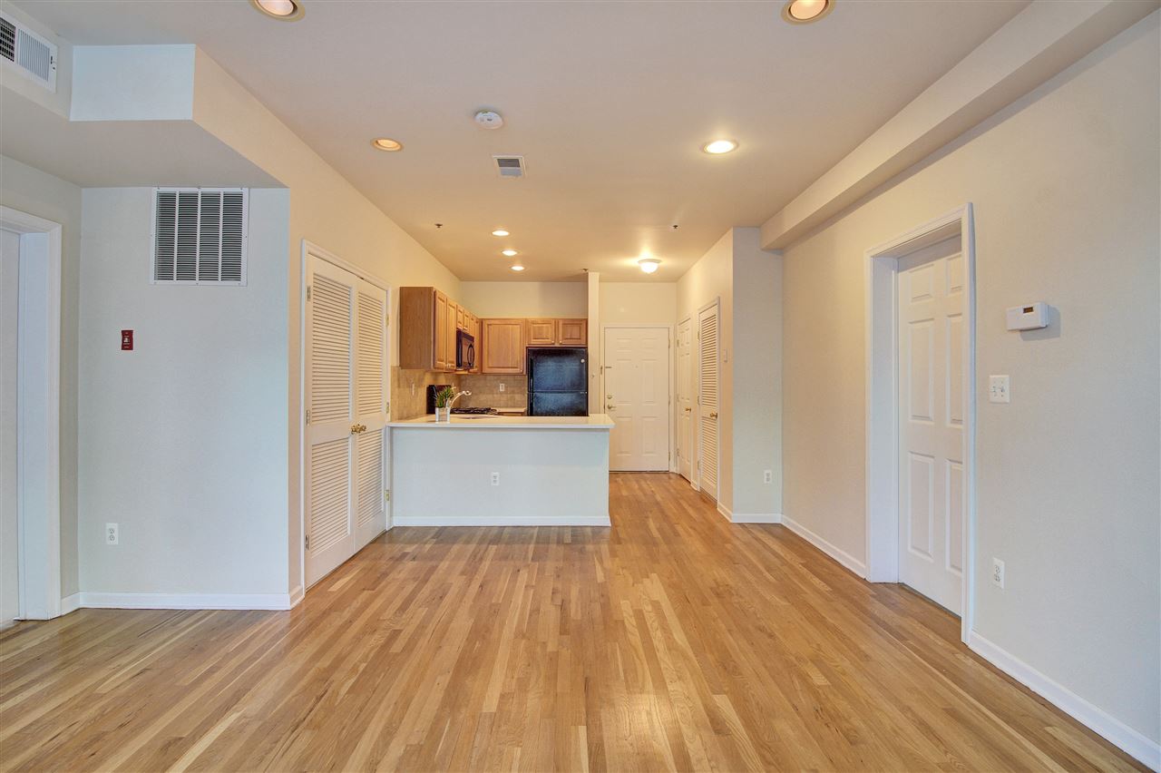 704 CLINTON ST Unit: 3D