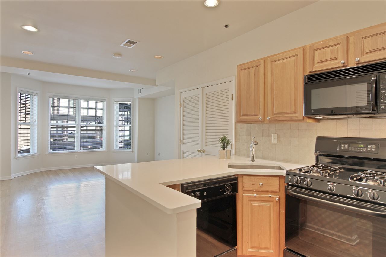 704 CLINTON ST Unit: 3D