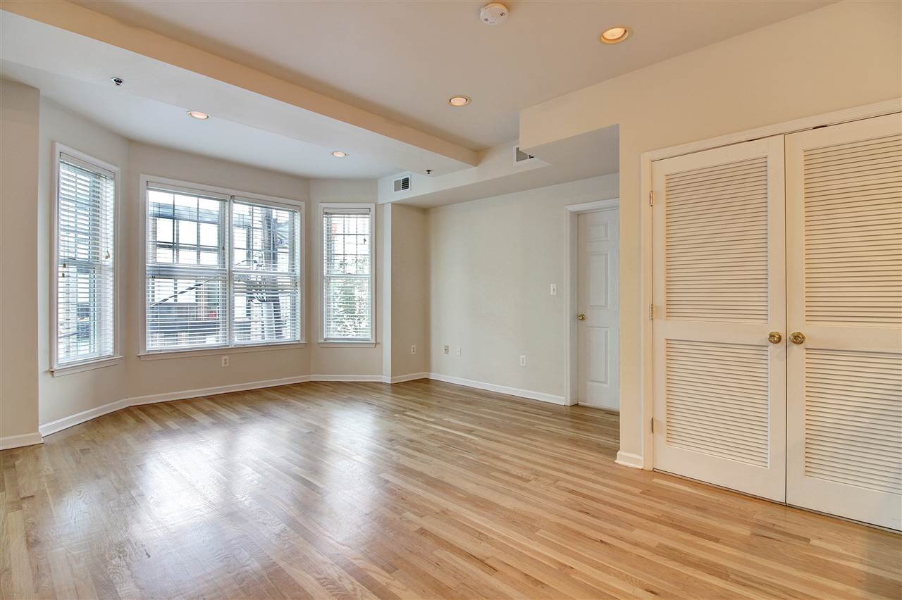 704 CLINTON ST Unit: 3D