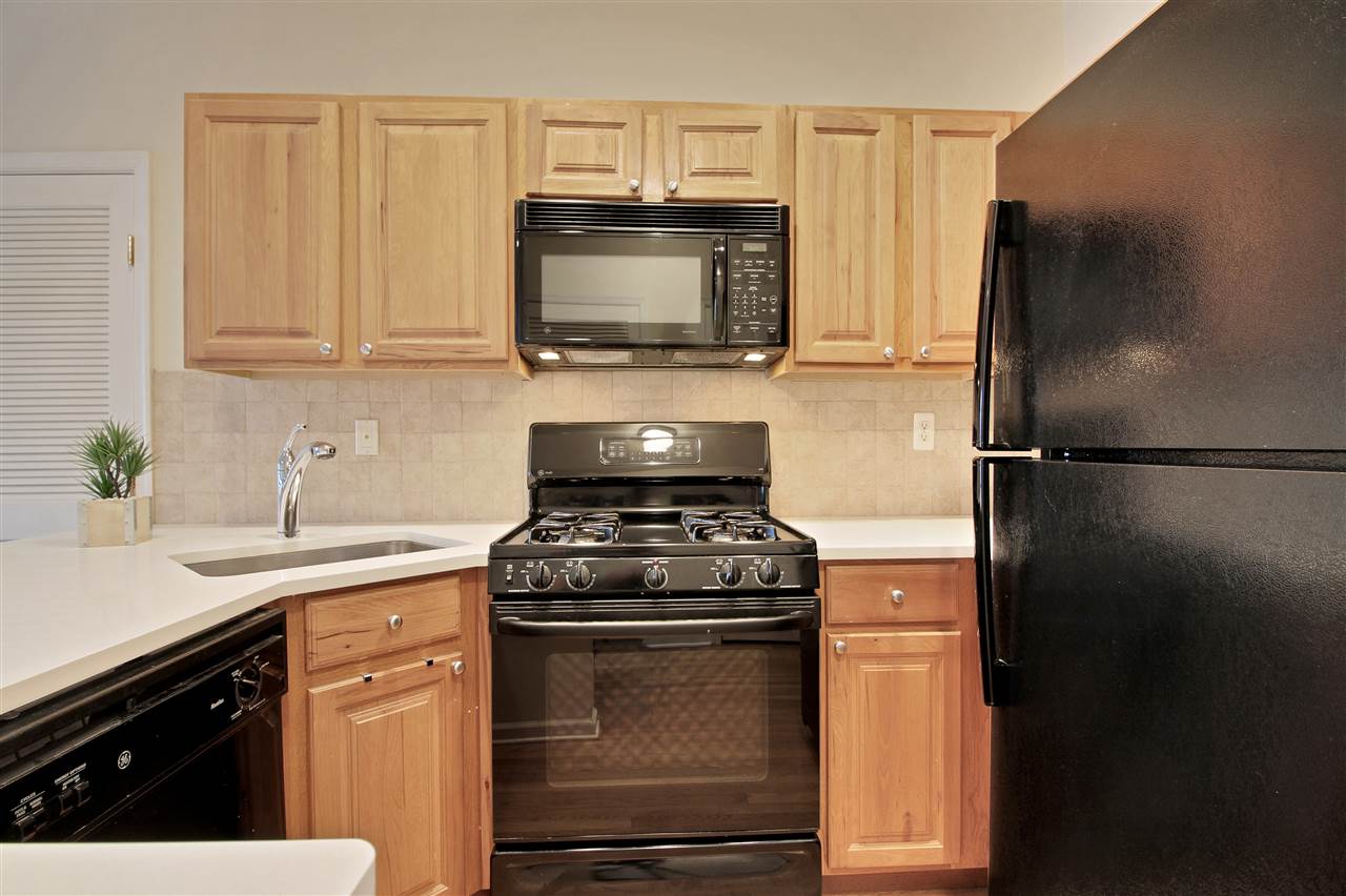 704 CLINTON ST Unit: 3D