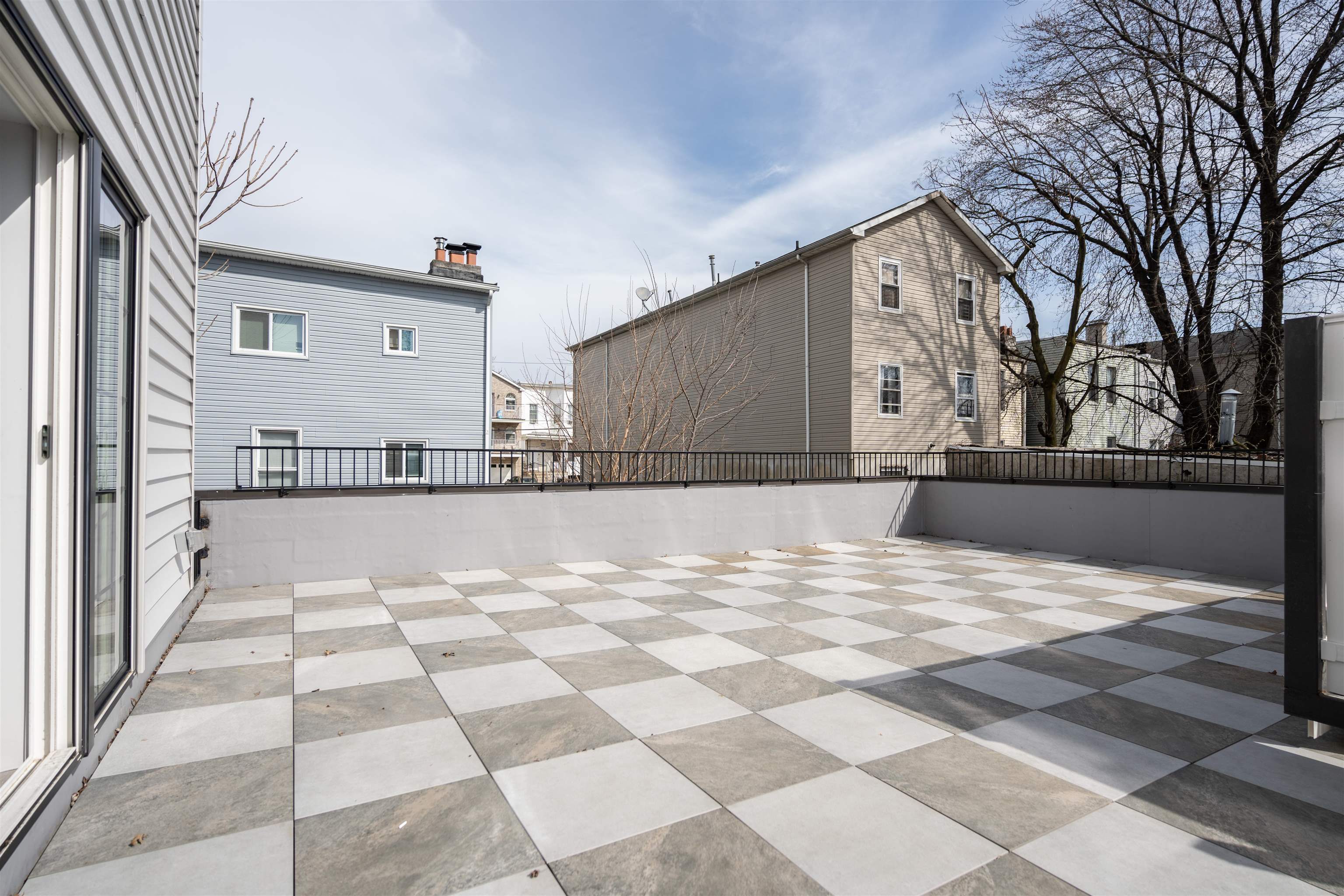 144 BERGEN AVE Unit: 2E