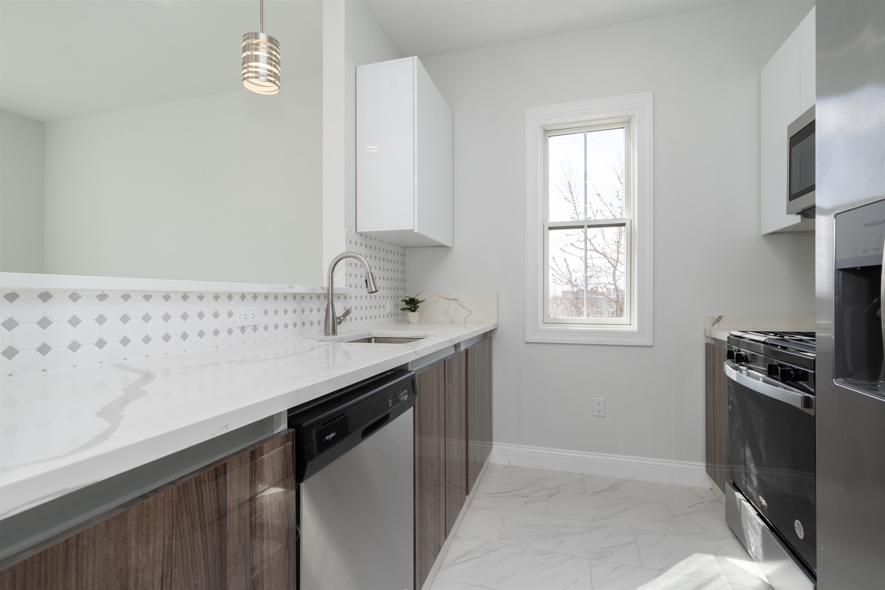 144 BERGEN AVE Unit: 2E