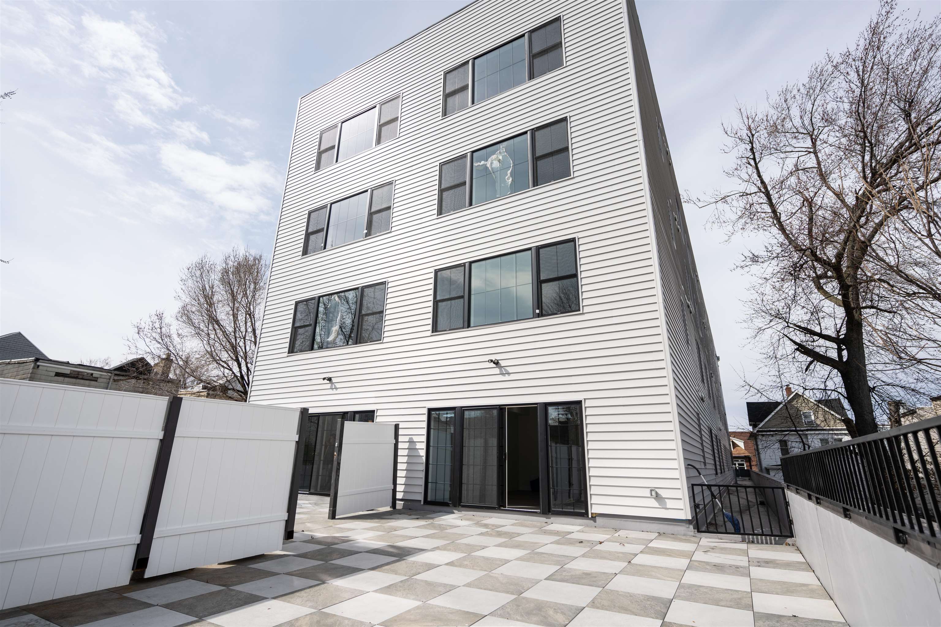 144 BERGEN AVE Unit: 2E