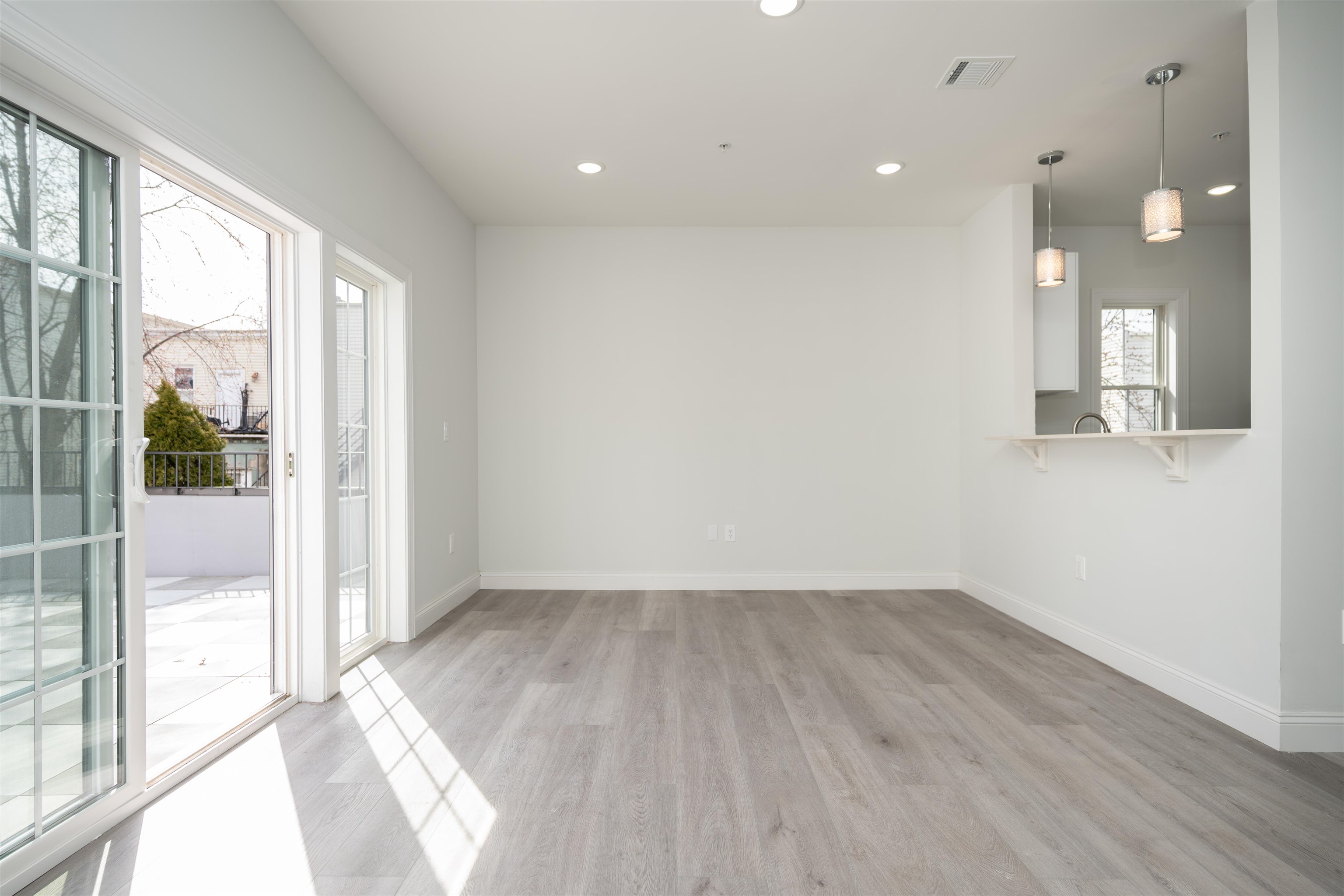 144 BERGEN AVE Unit: 2E