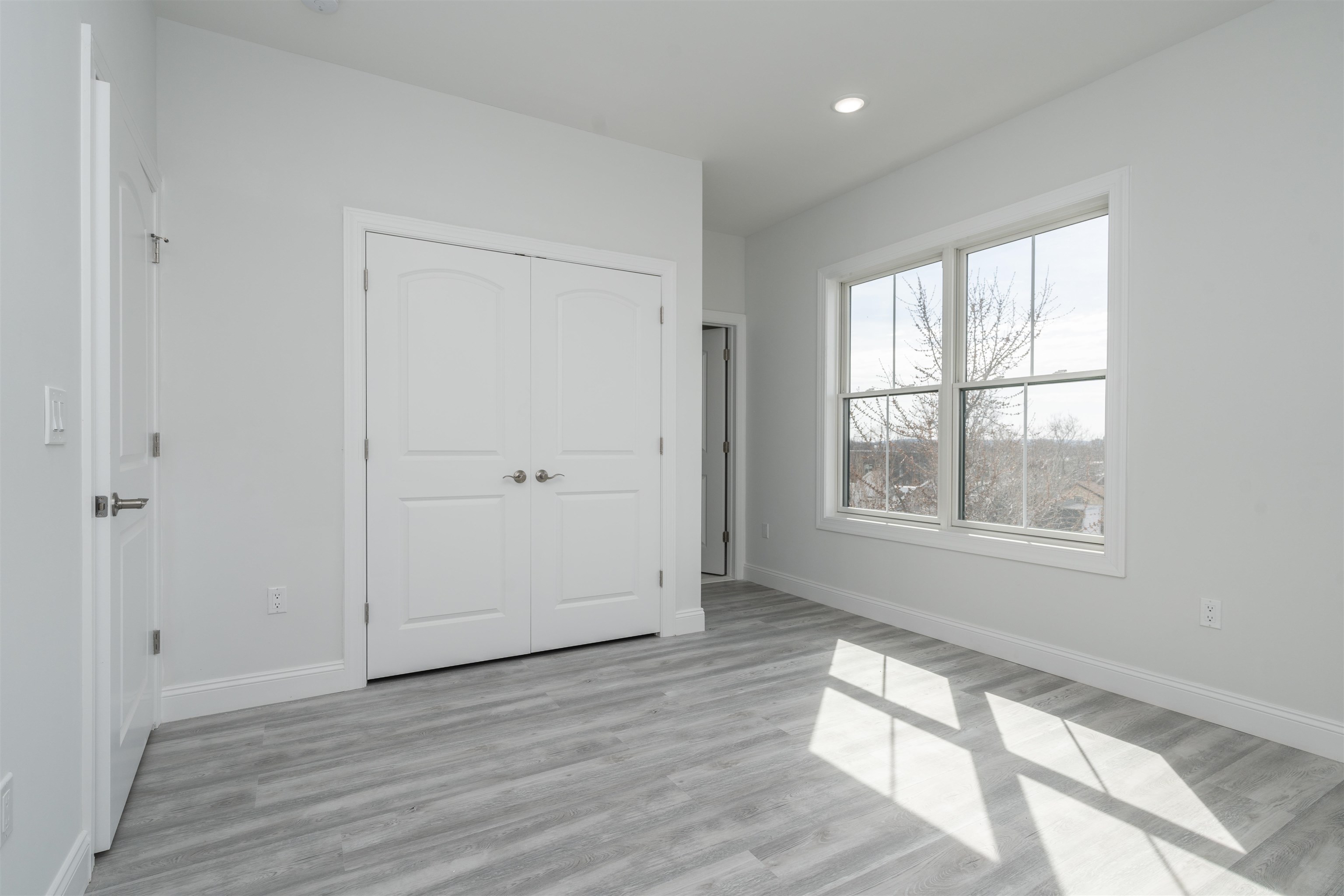 144 BERGEN AVE Unit: 2E