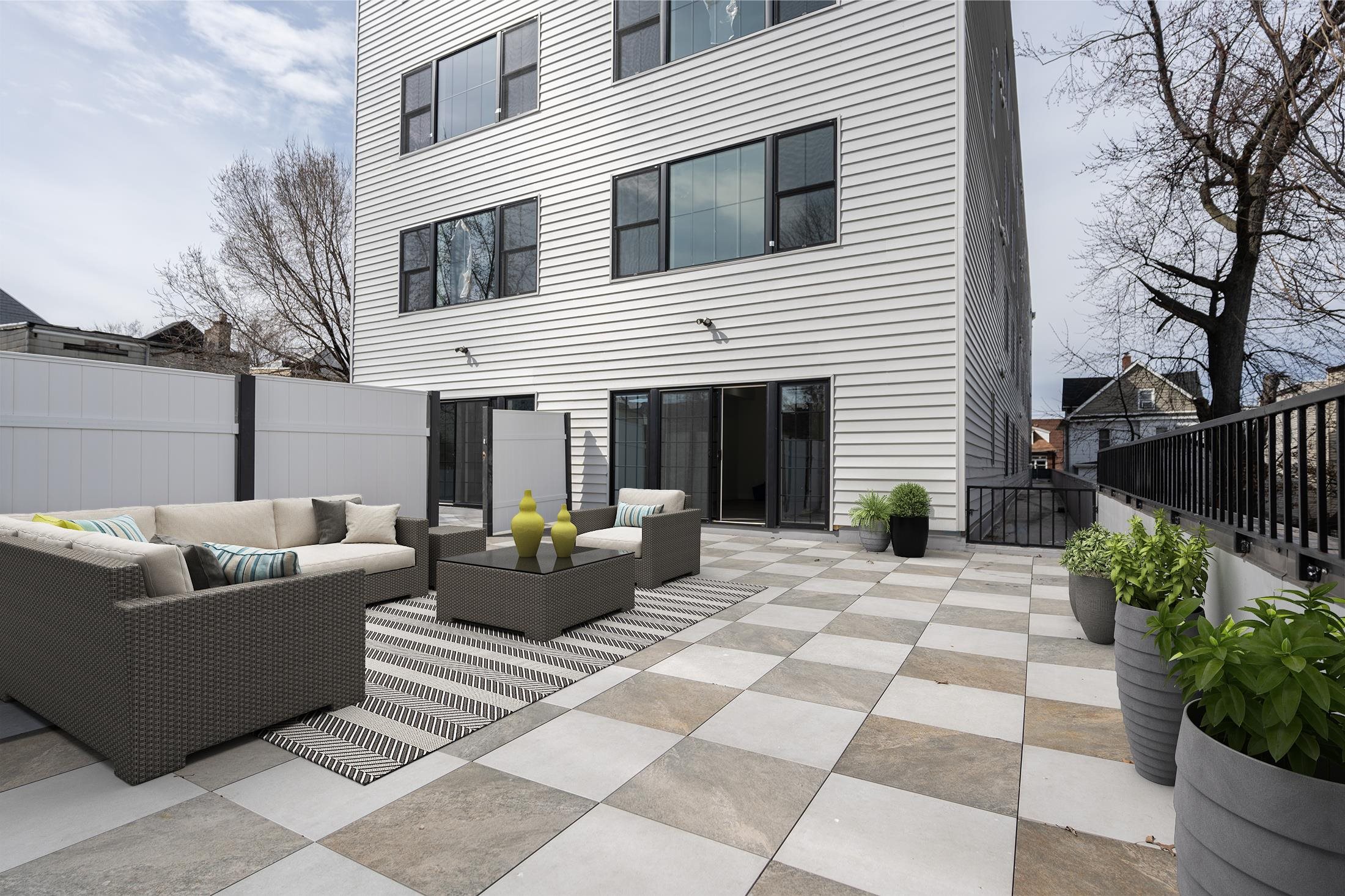 144 BERGEN AVE Unit: 2E